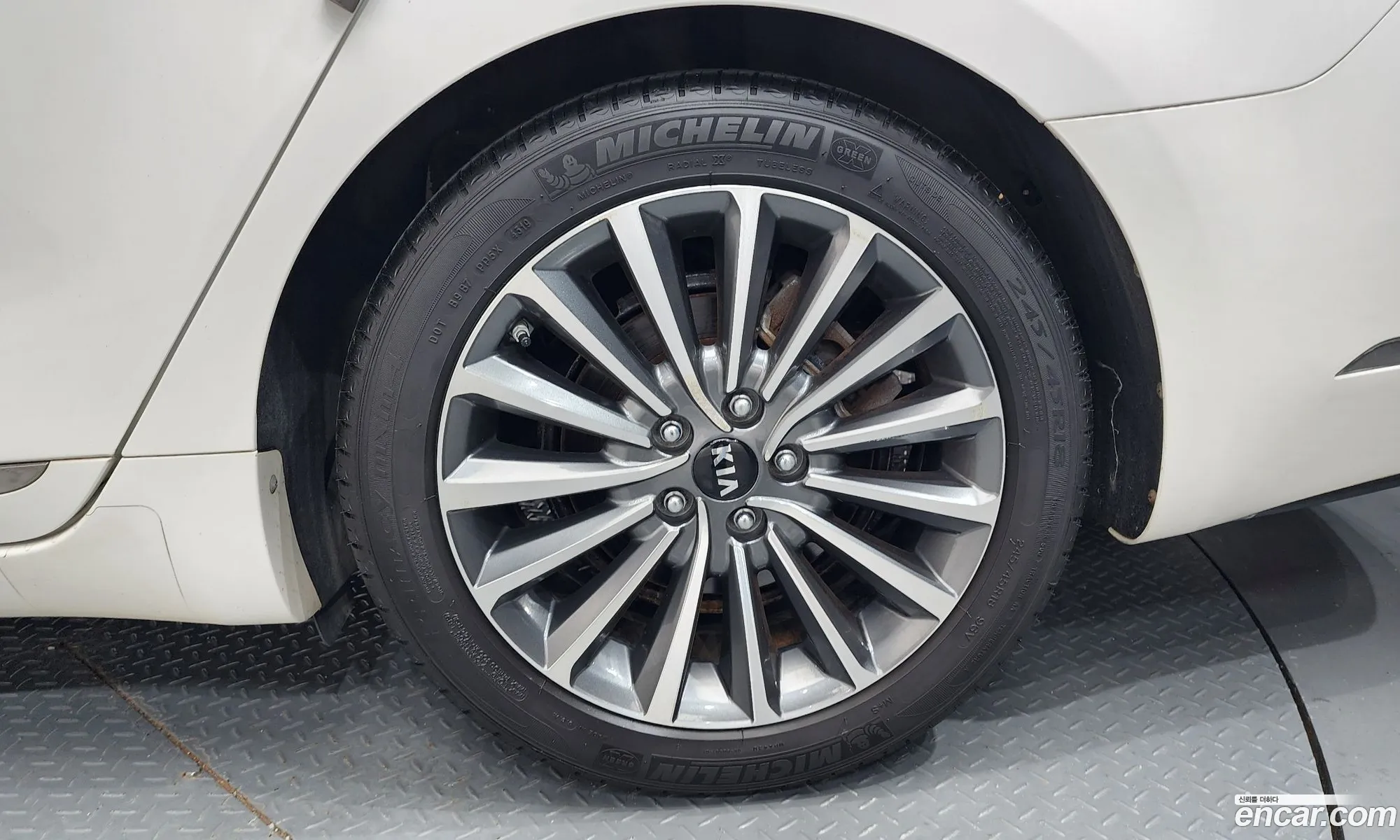 Kia K7 2016 — 24