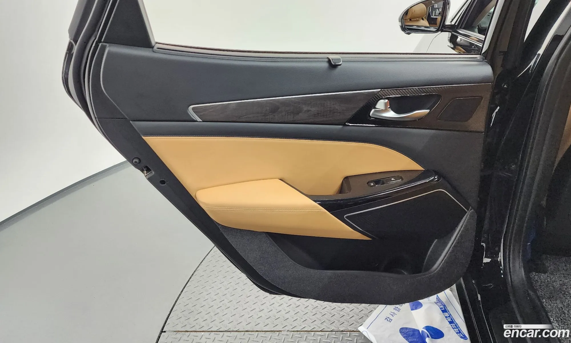 Kia K7 Premier 2019 KNALC41BBLA185779 — 32