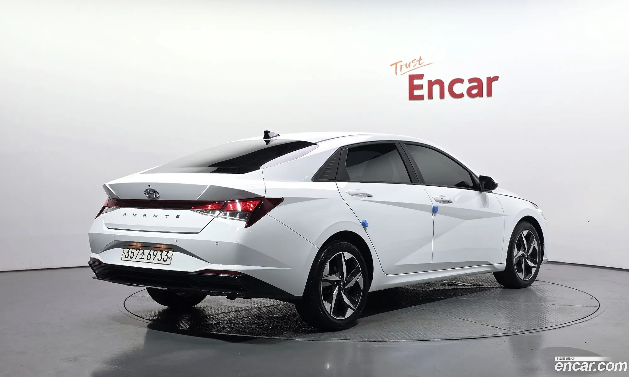 Hyundai Elantra Hybrid 2022 — 13
