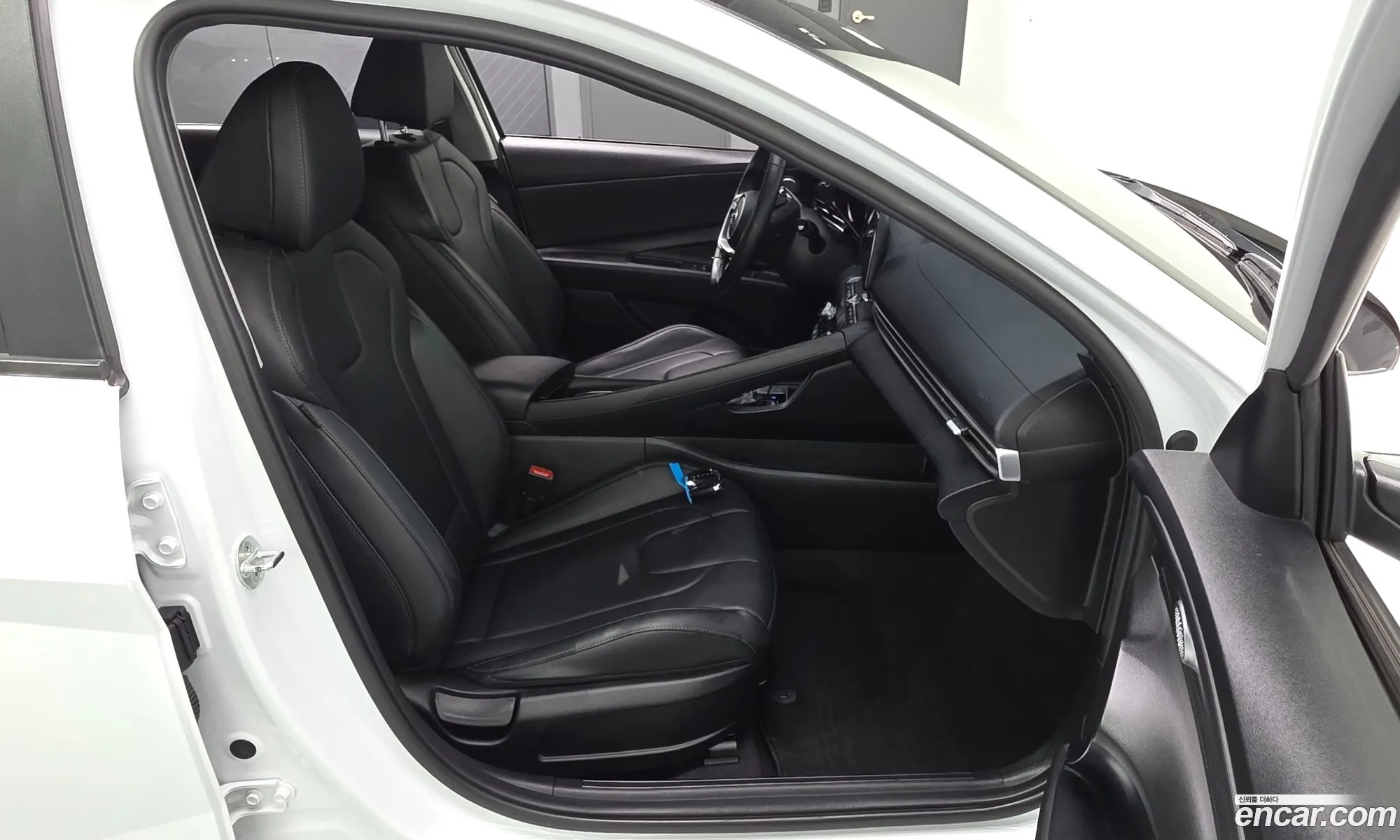 Hyundai Elantra Hybrid 2022 — 15