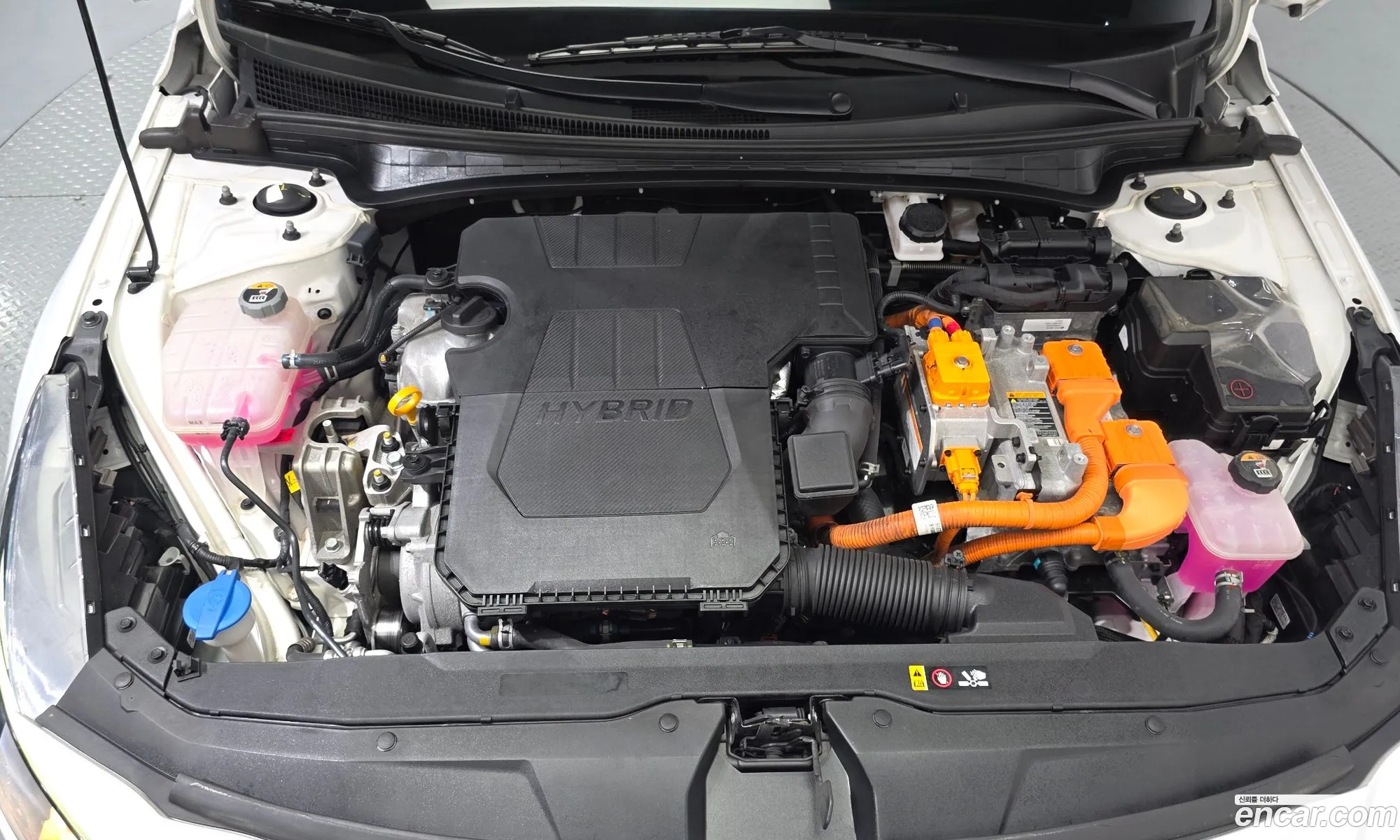 Hyundai Elantra Hybrid 2022 — 10