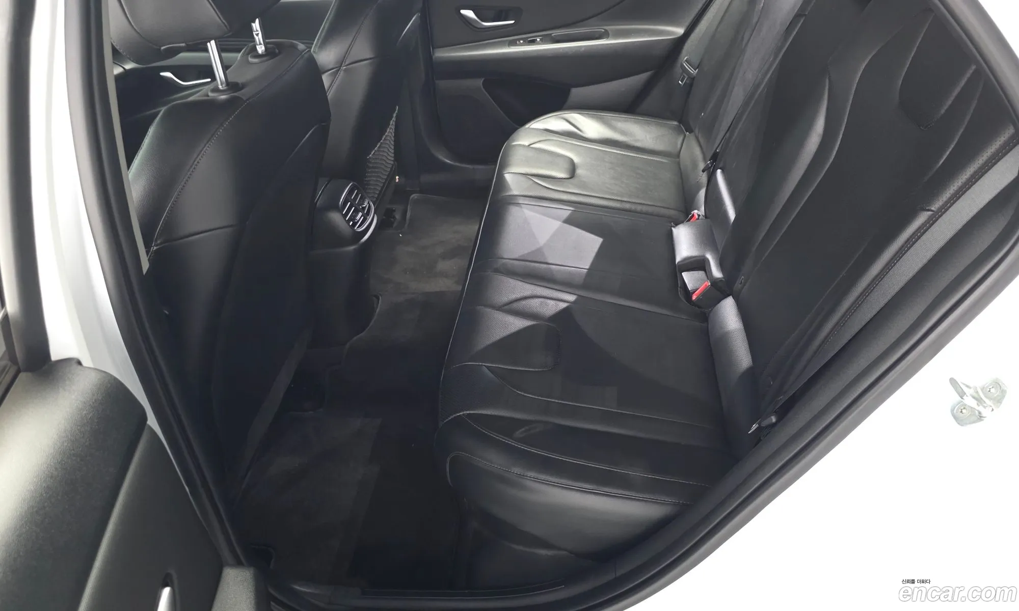 Hyundai Elantra Hybrid 2022 — 12