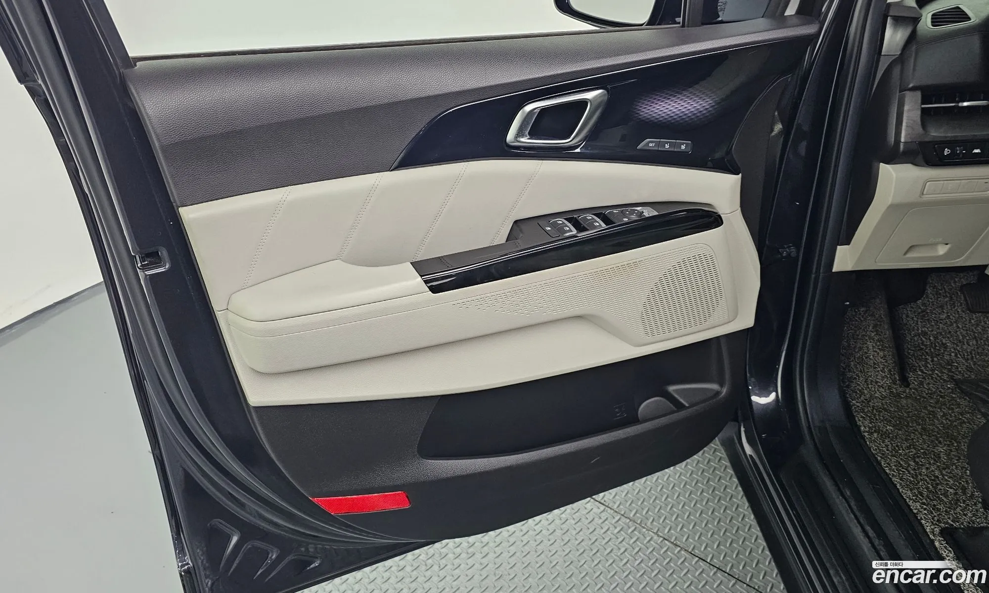 Kia Carnival 2021 KNANE81BBNS143307 — 11