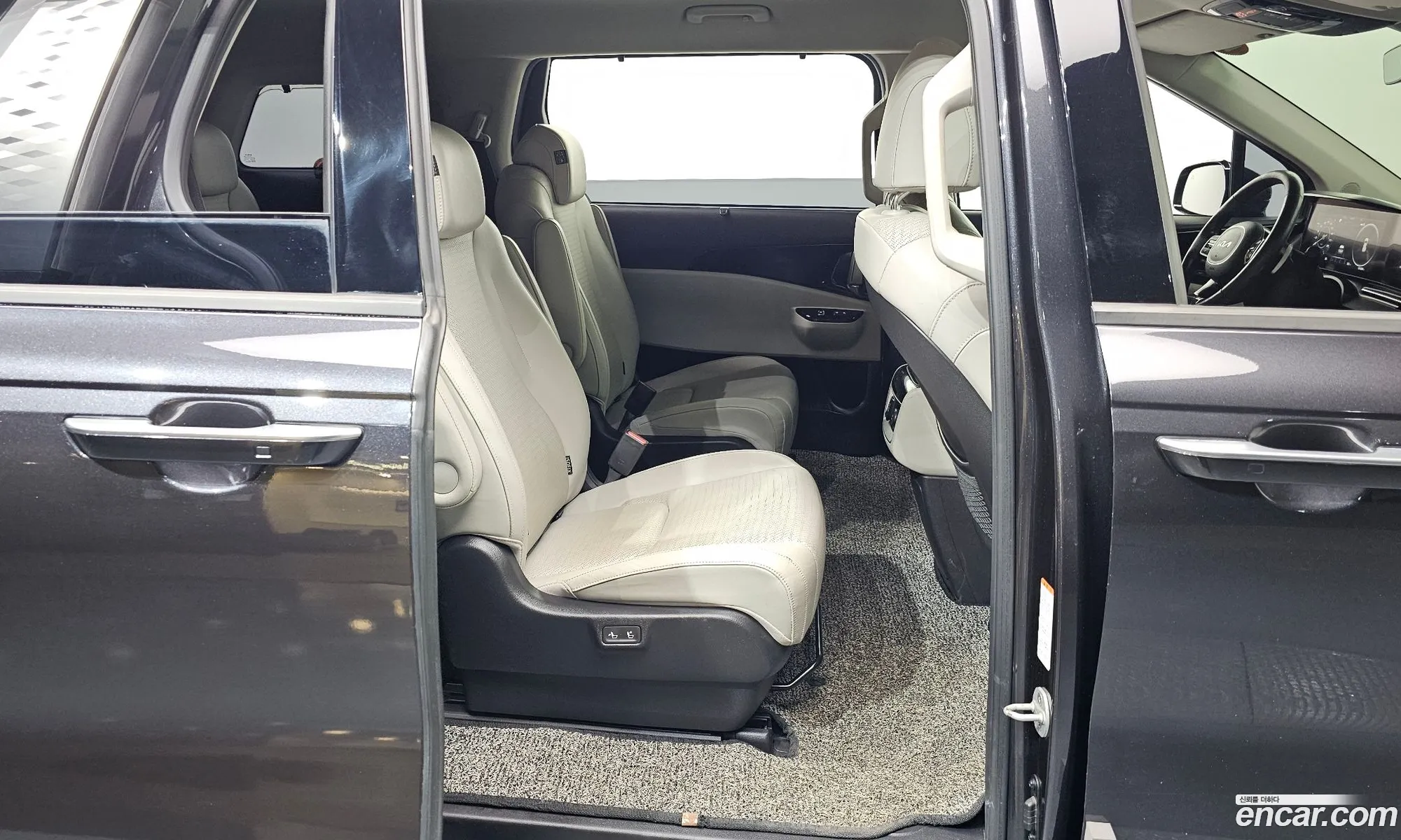 Kia Carnival 2021 KNANE81BBNS143307 — 2