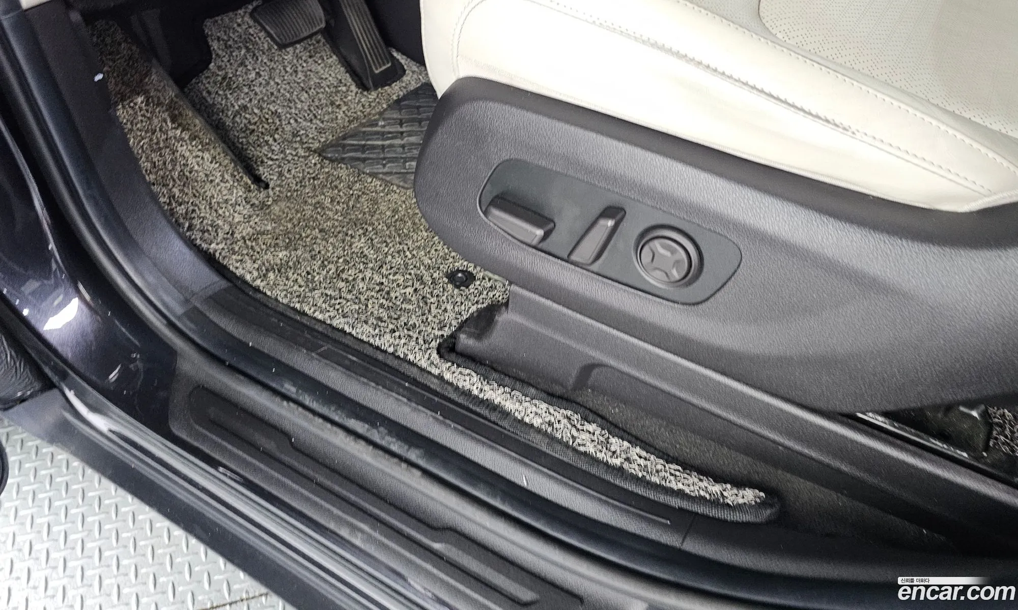 Kia Carnival 2021 KNANE81BBNS143307 — 3