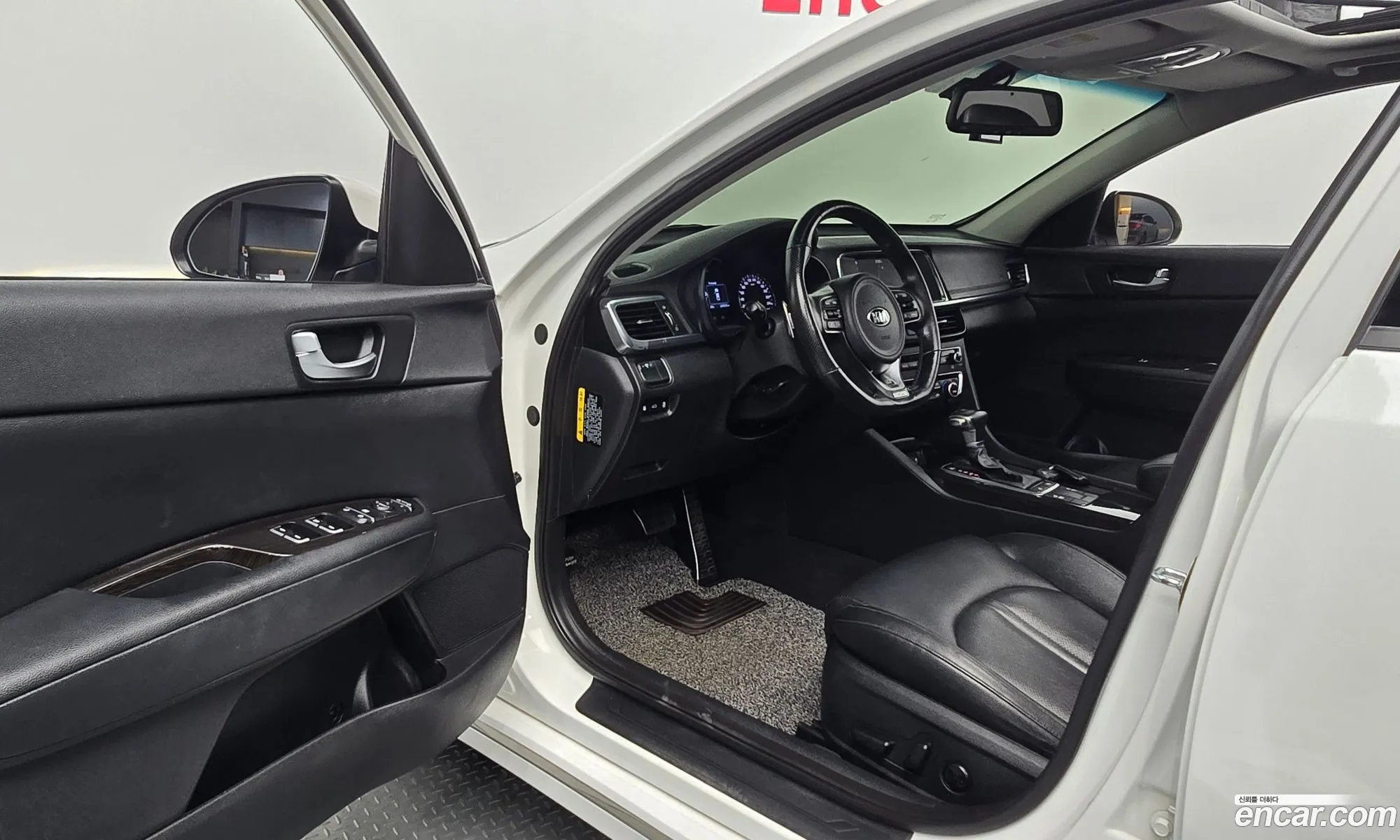 Kia K5 2016 KNAGX411BGA096078 — 18
