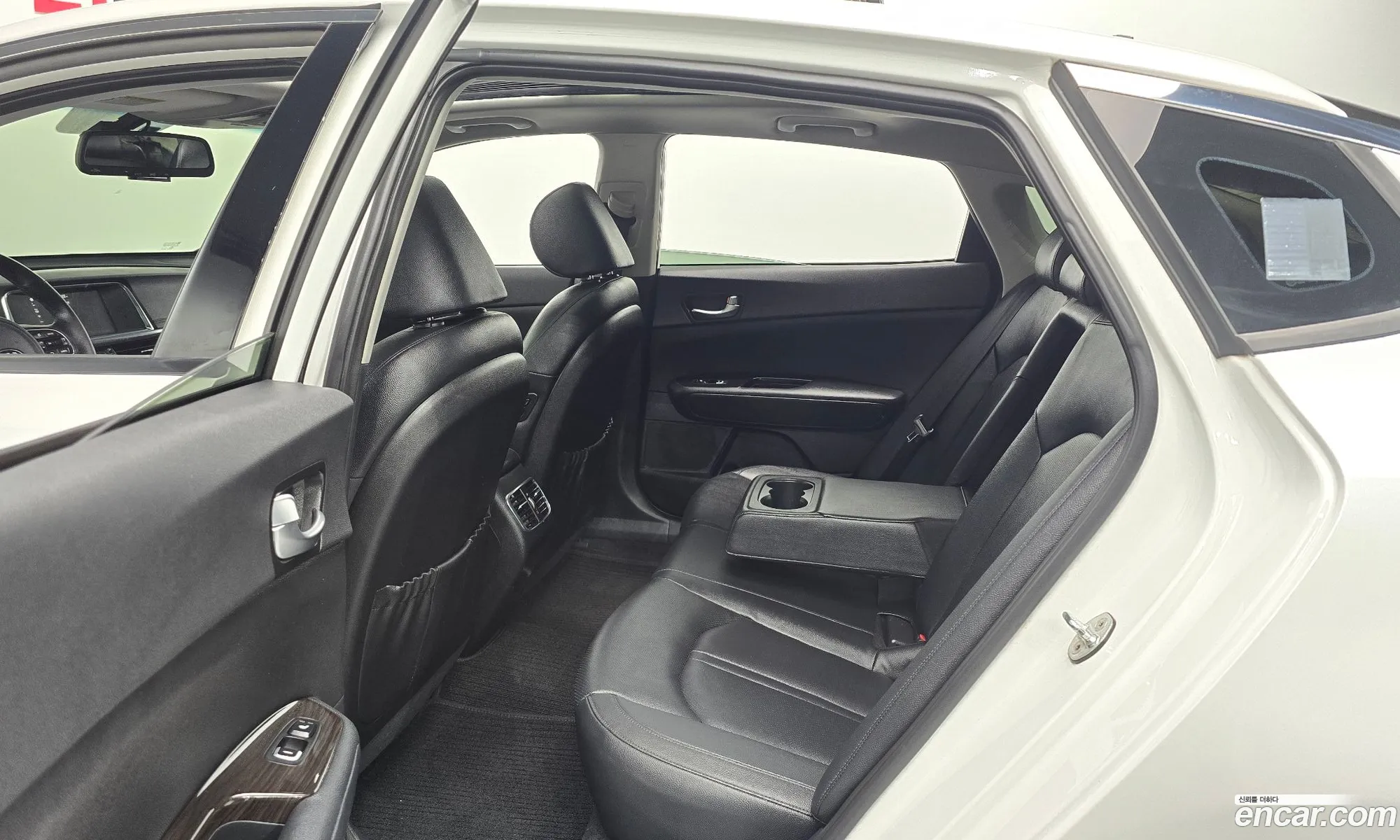 Kia K5 2016 KNAGX411BGA096078 — 16
