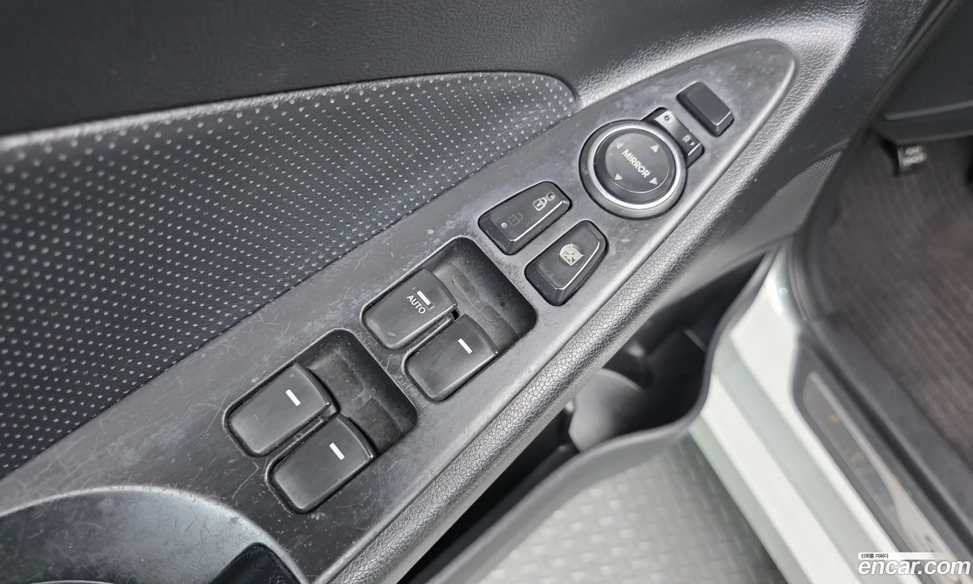 Hyundai YF Sonata 2010 KMHEC41MBAA118955 — 4