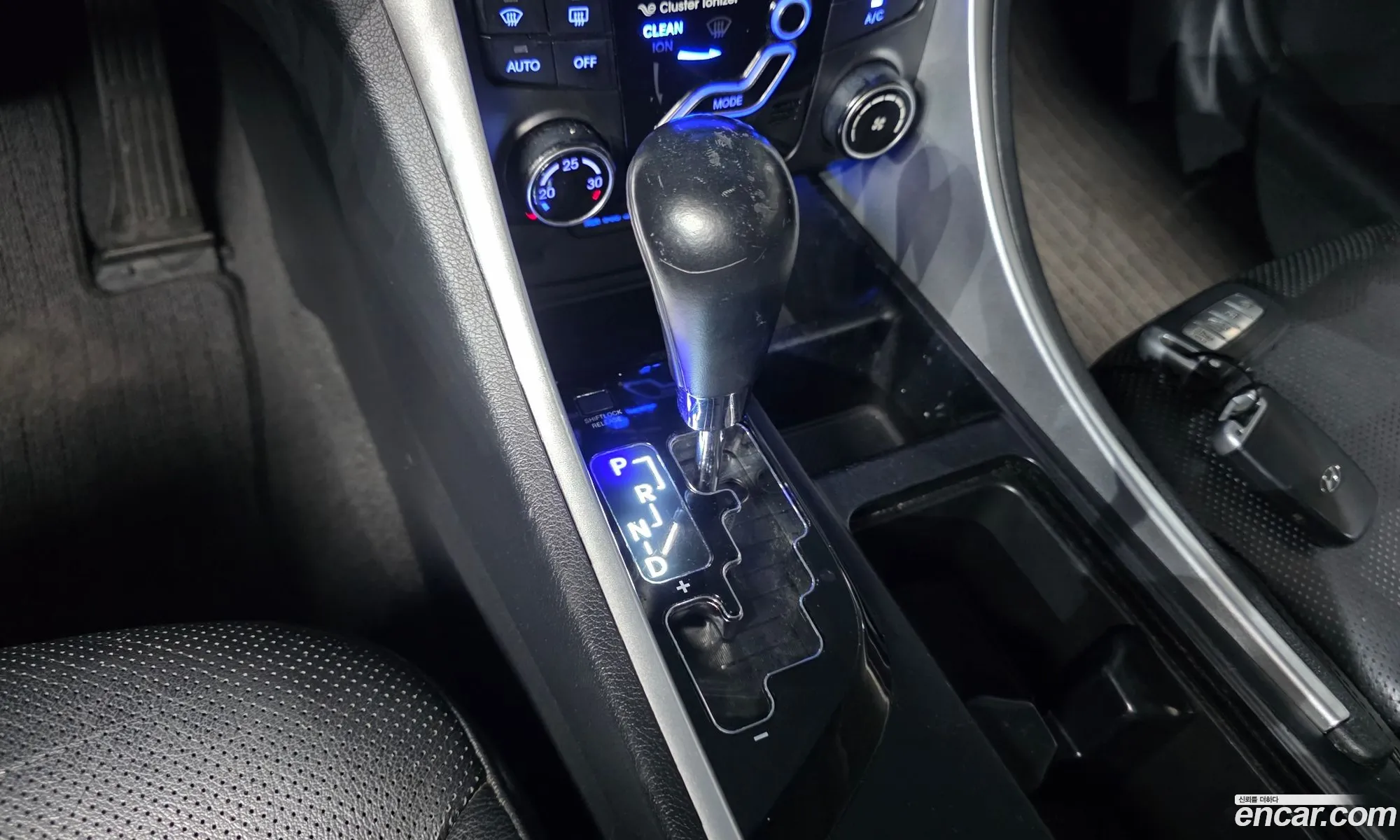 Hyundai YF Sonata 2010 KMHEC41MBAA118955 — 13