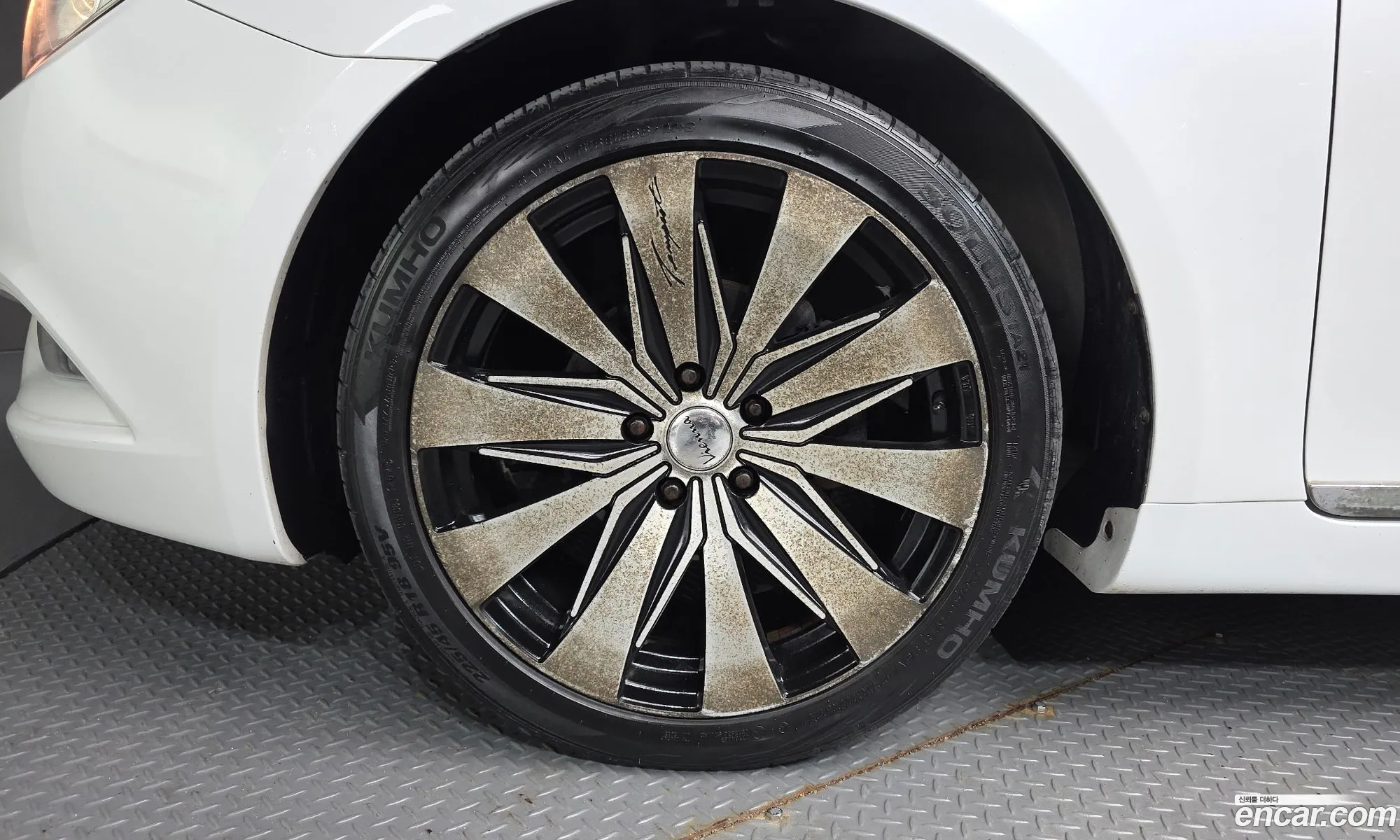 Hyundai YF Sonata 2010 KMHEC41MBAA118955 — 2