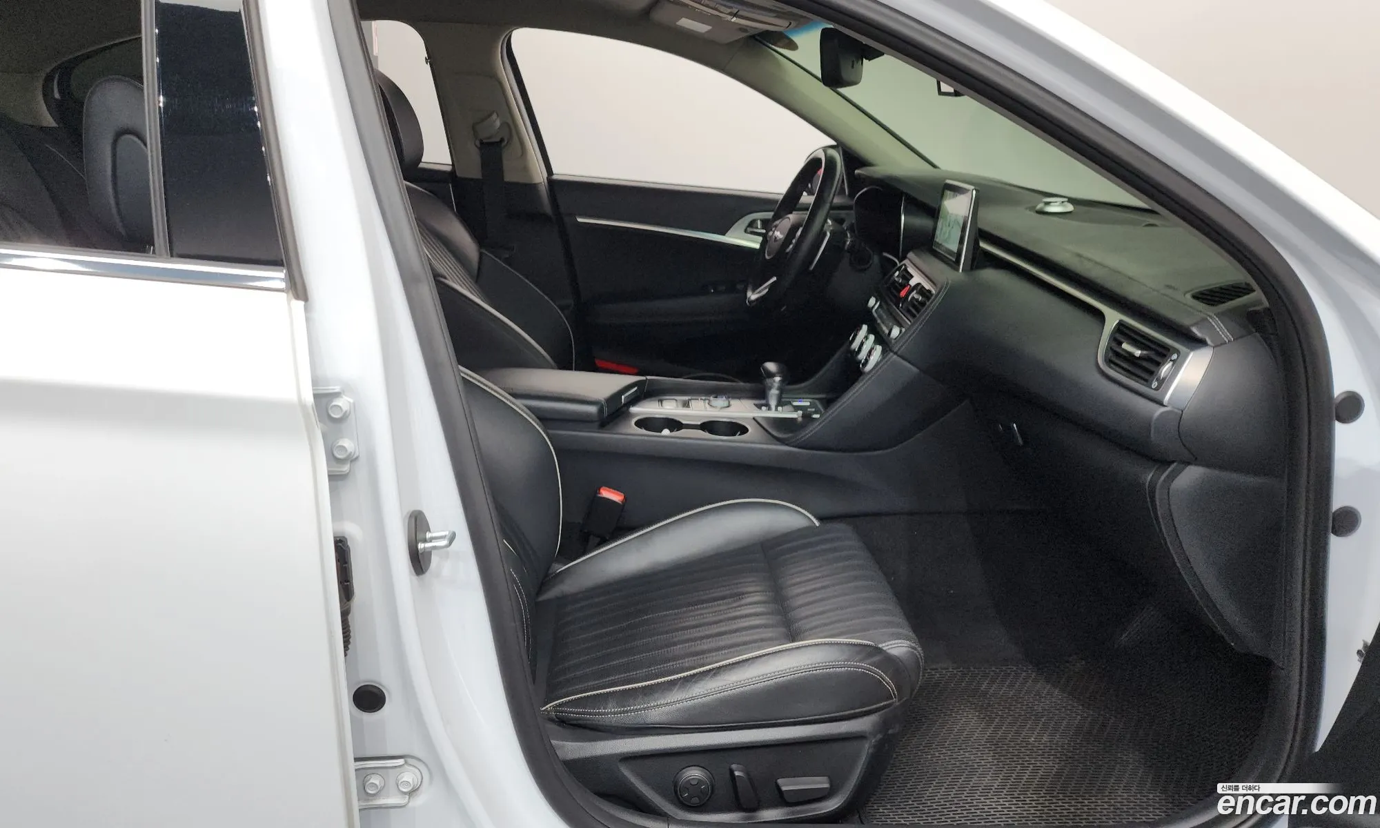 Genesis G70 2018 — 24