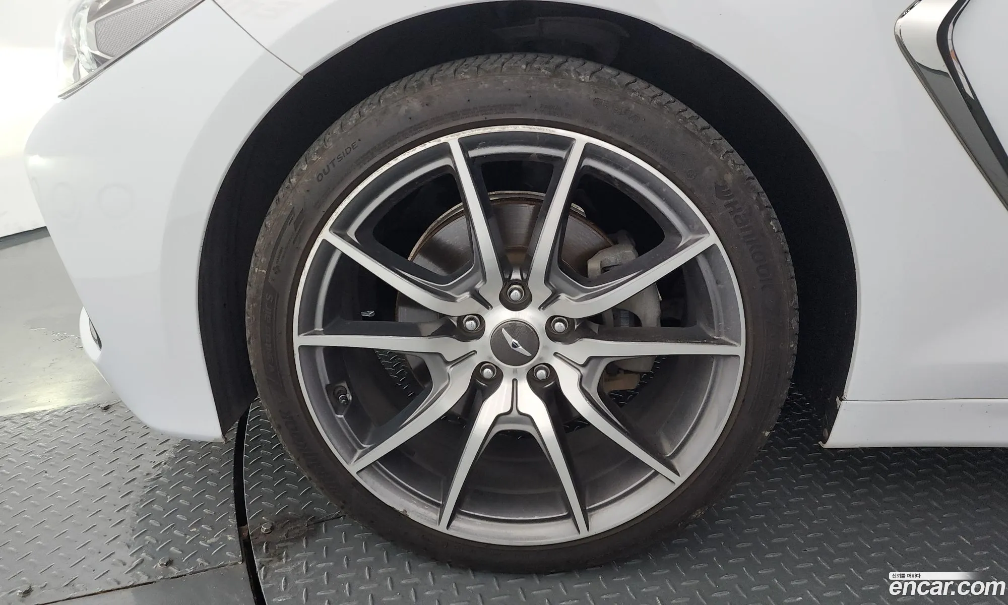 Genesis G70 2018 — 27