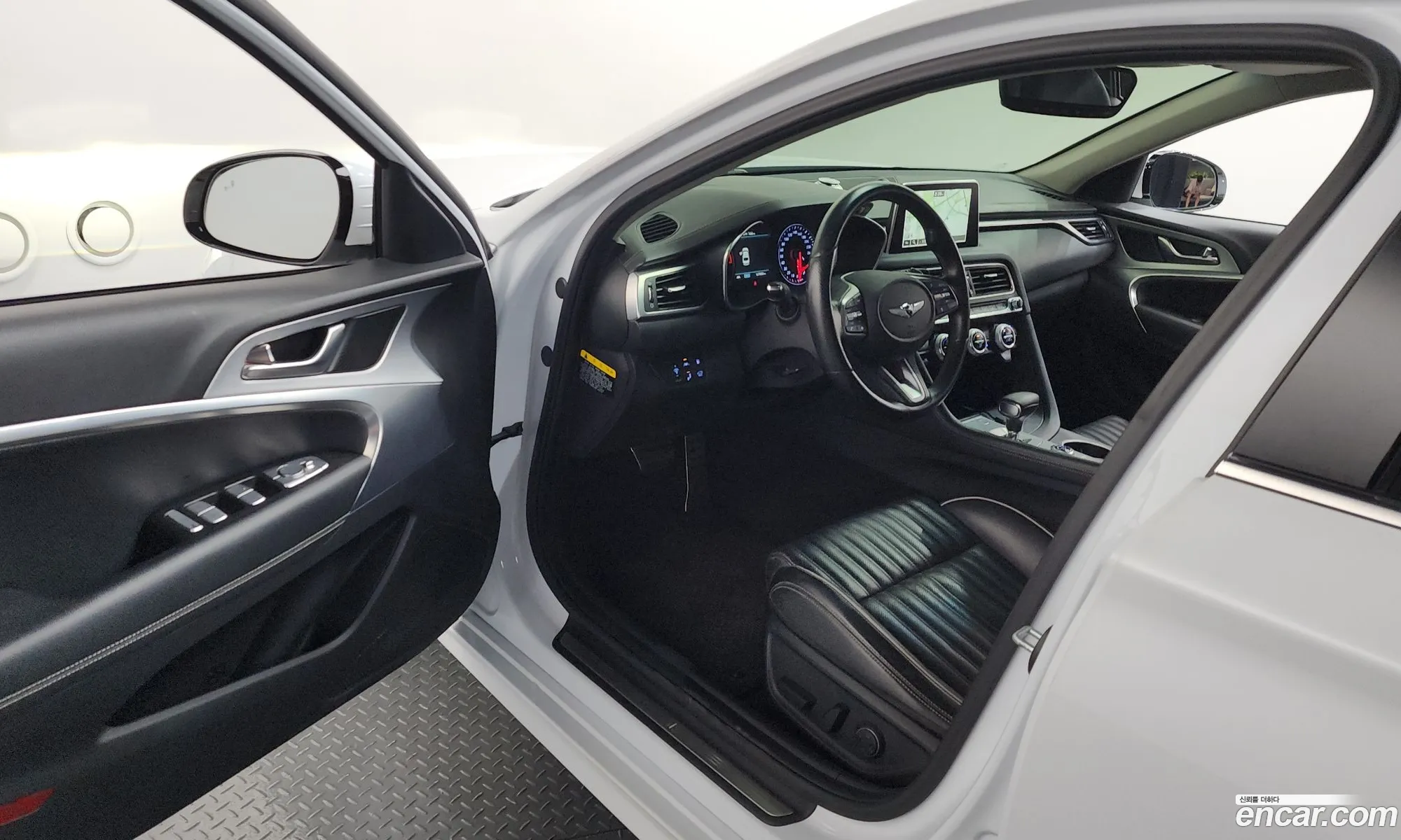 Genesis G70 2018 — 28