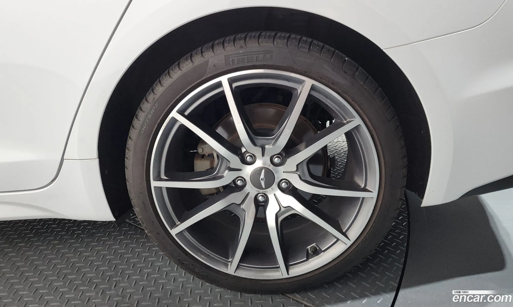 Genesis G70 2018 — 32