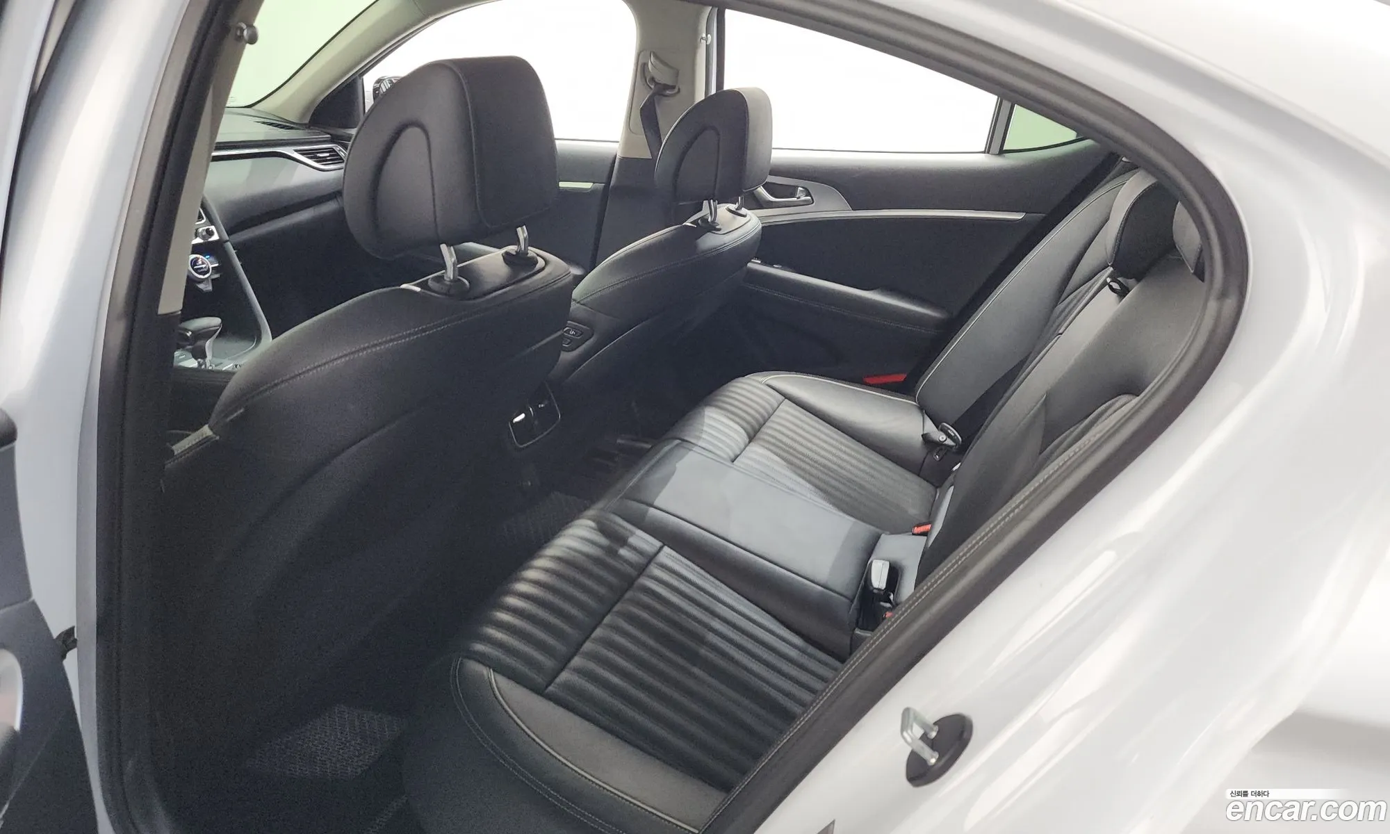 Genesis G70 2018 — 30