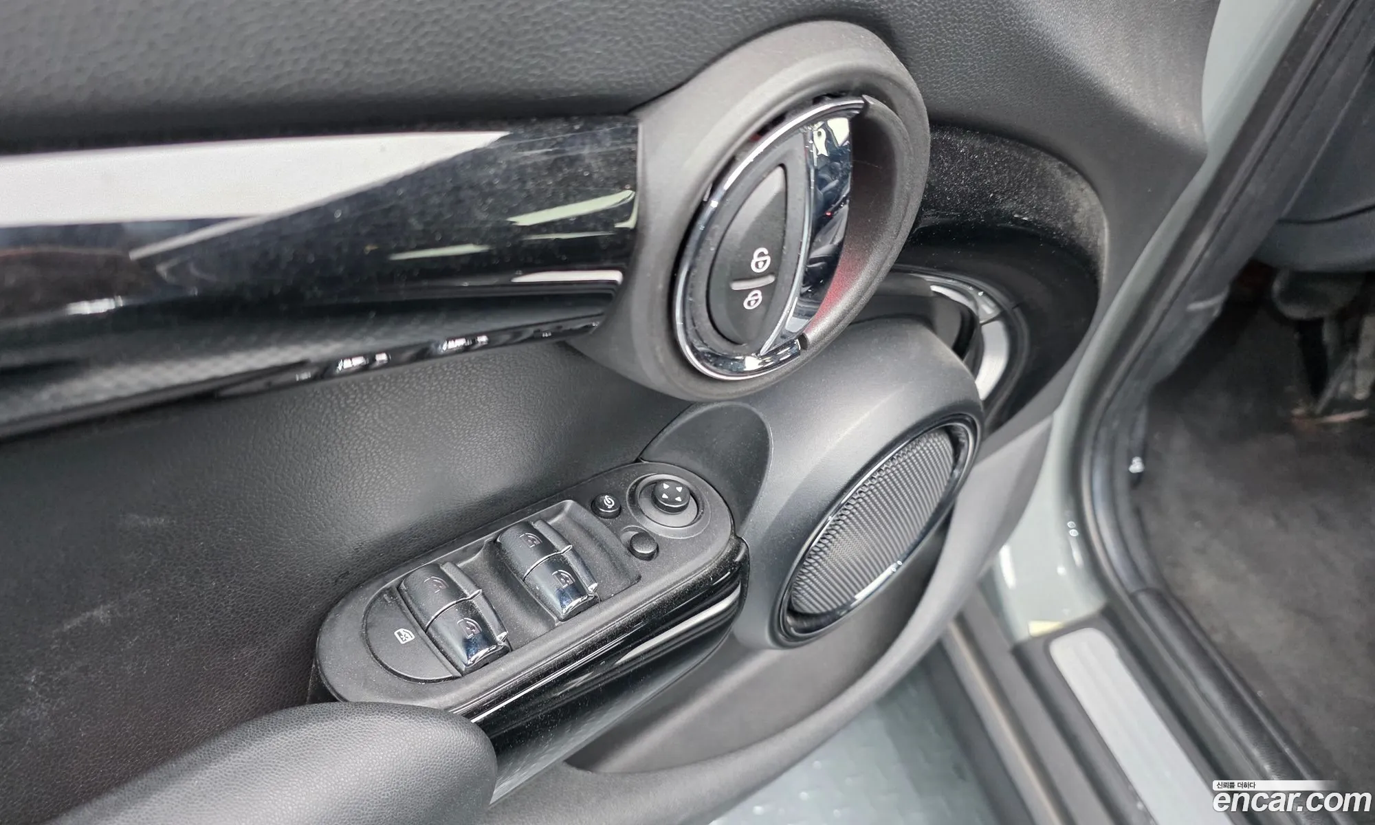 Mini Cooper 2017 WMWXU1104J2H04036 — 3