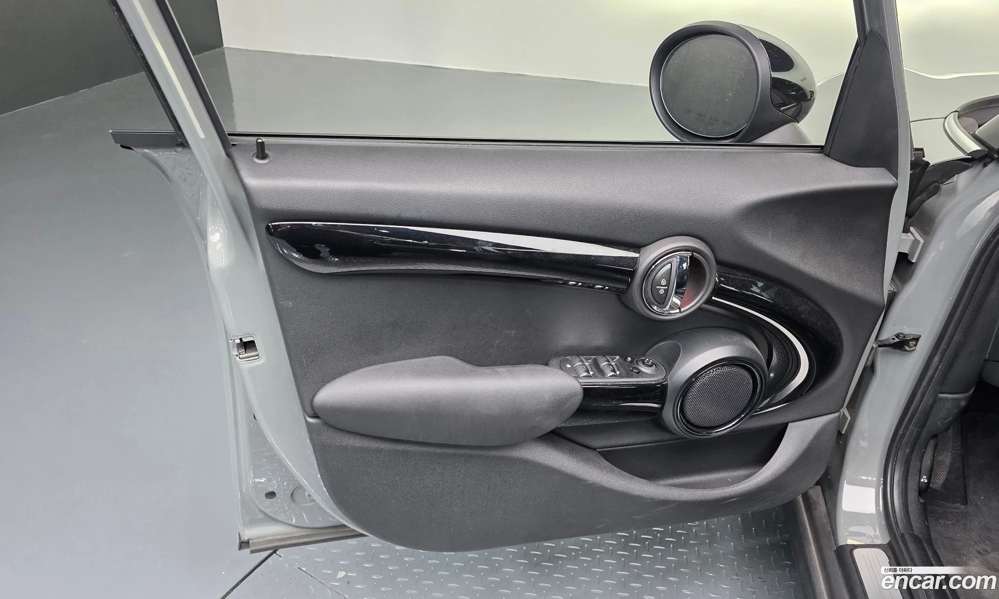 Mini Cooper 2017 WMWXU1104J2H04036 — 4