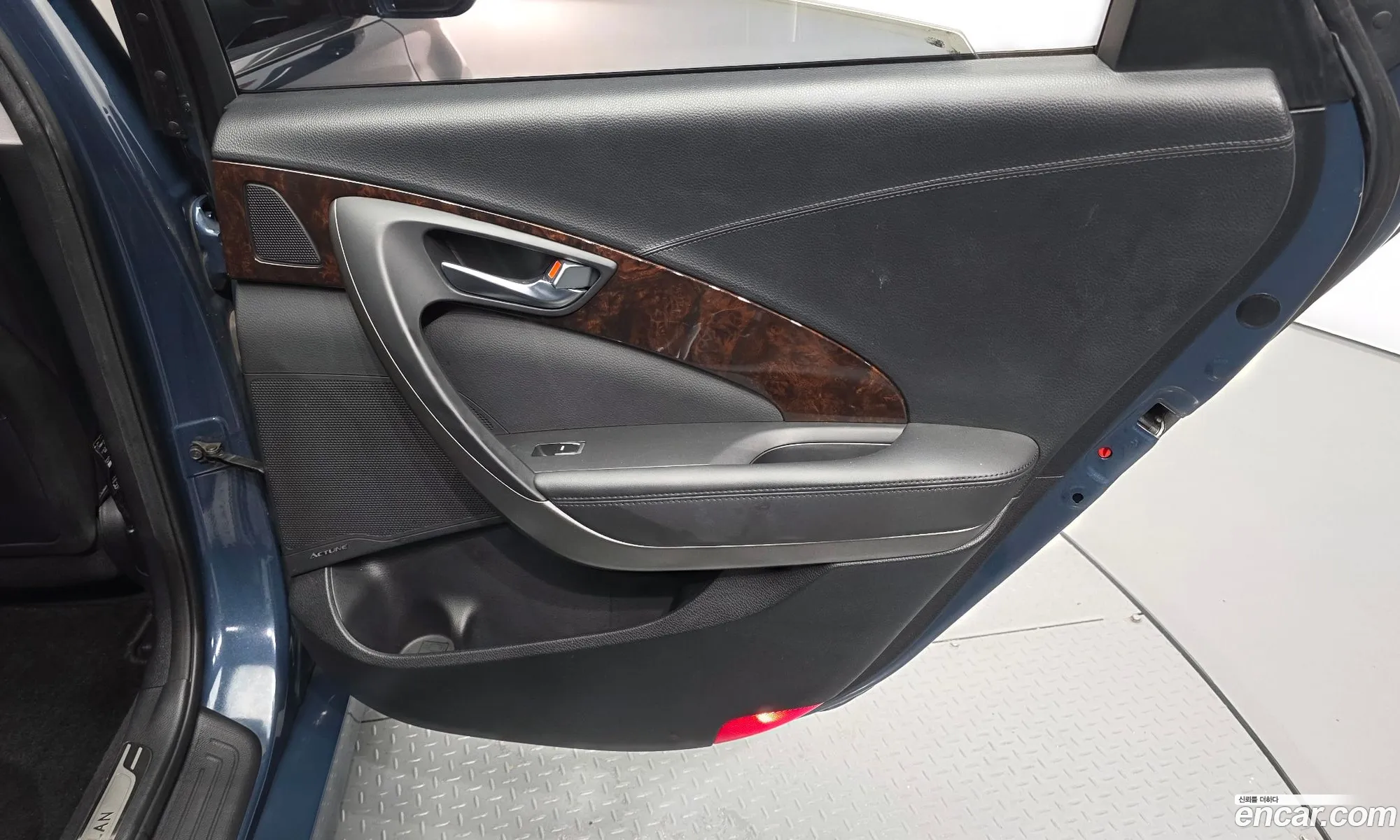 Hyundai Aslan 2015 — 2