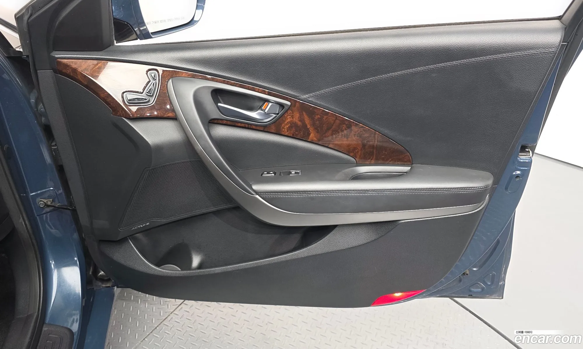 Hyundai Aslan 2015 — 30