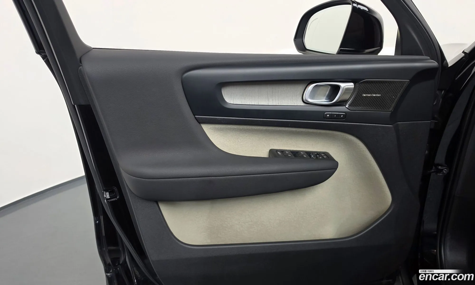 Volvo XC40 2023 — 33