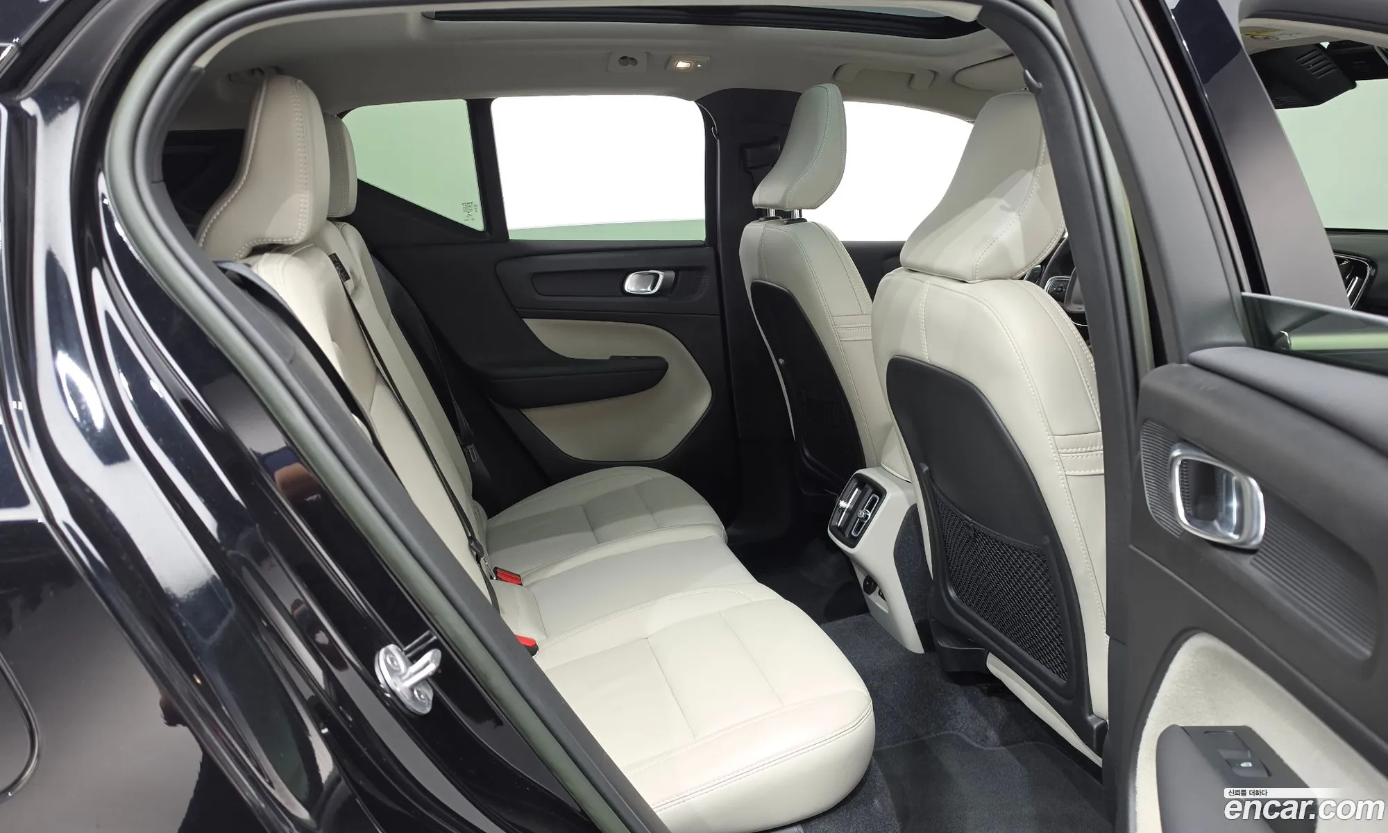 Volvo XC40 2023 — 20