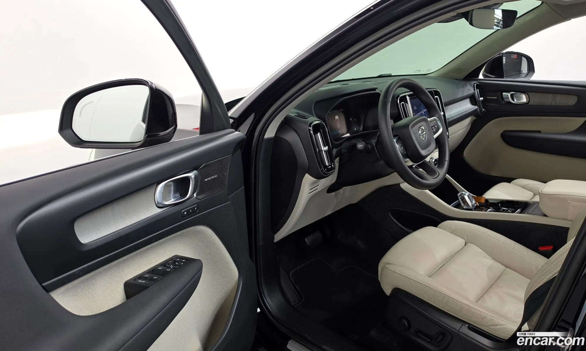 Volvo XC40 2023 — 31