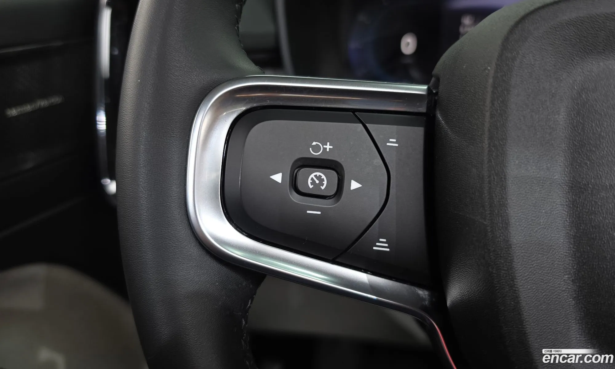 Volvo XC40 2023 — 32