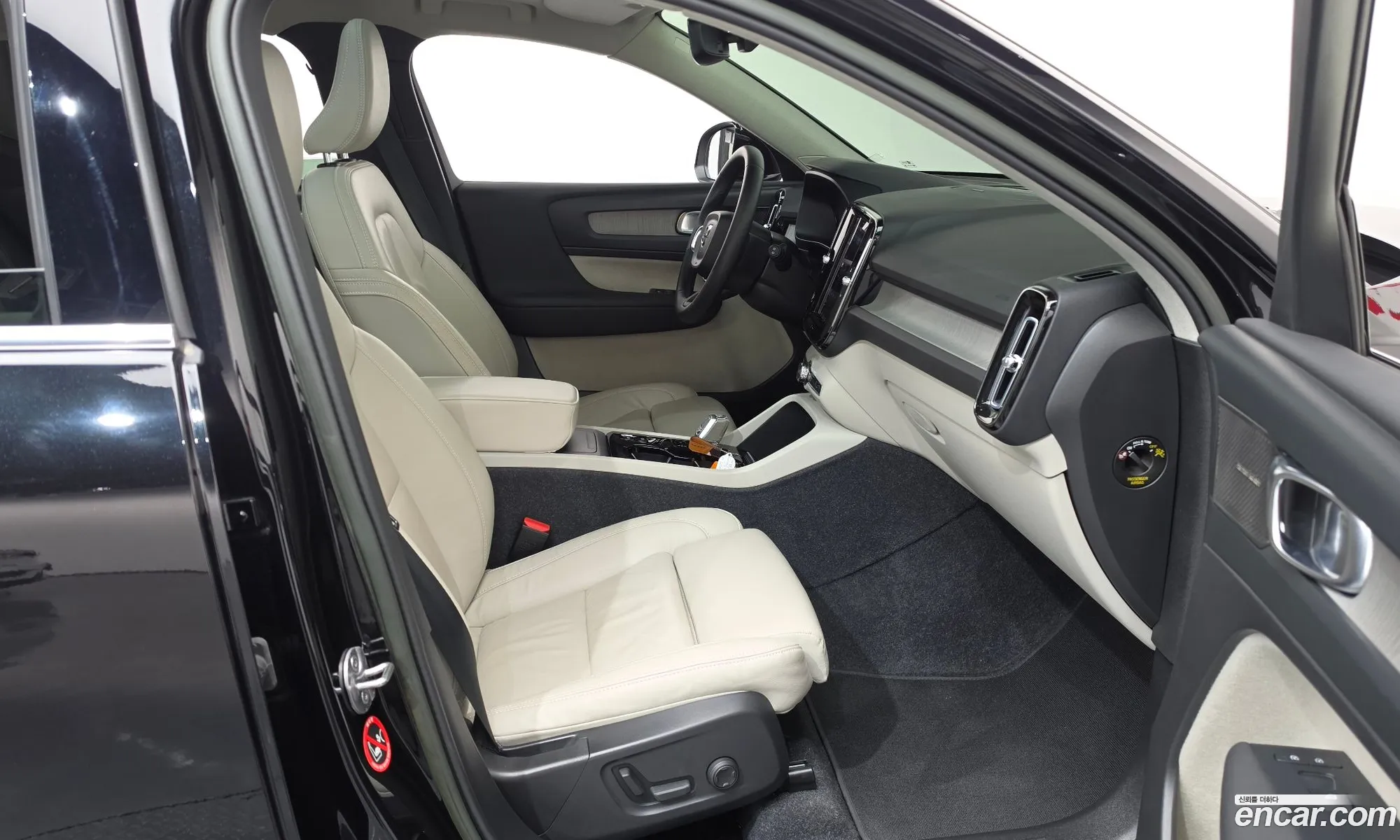 Volvo XC40 2023 — 13