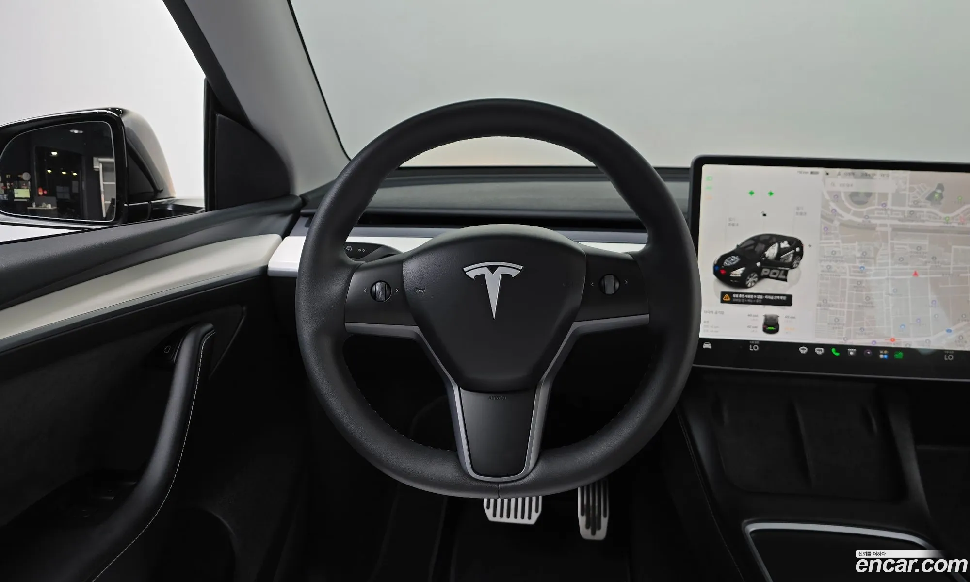 Tesla Model Y 2023 LRWYGCFS7RC176917 — 2