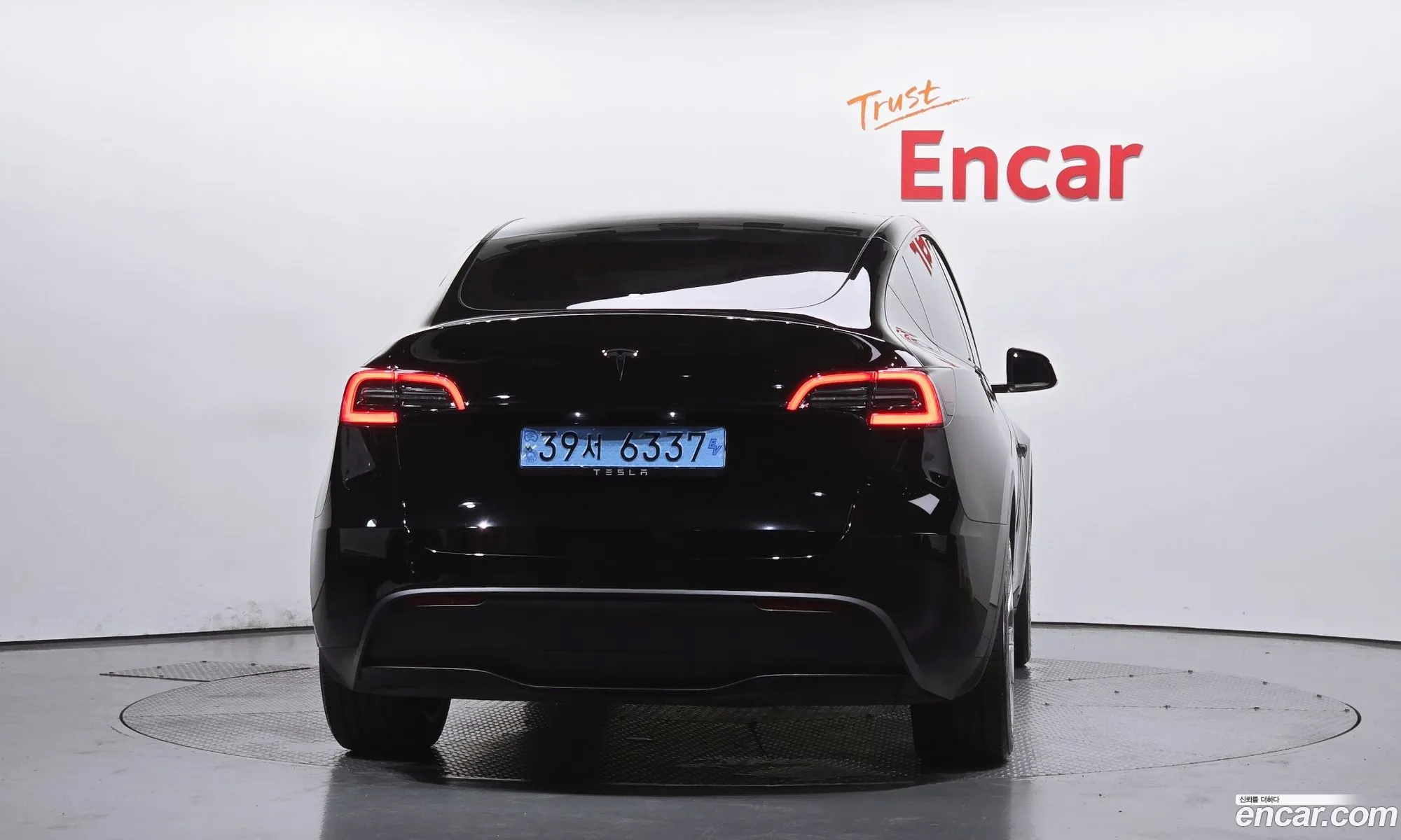 Tesla Model Y 2023 LRWYGCFS7RC176917 — 30