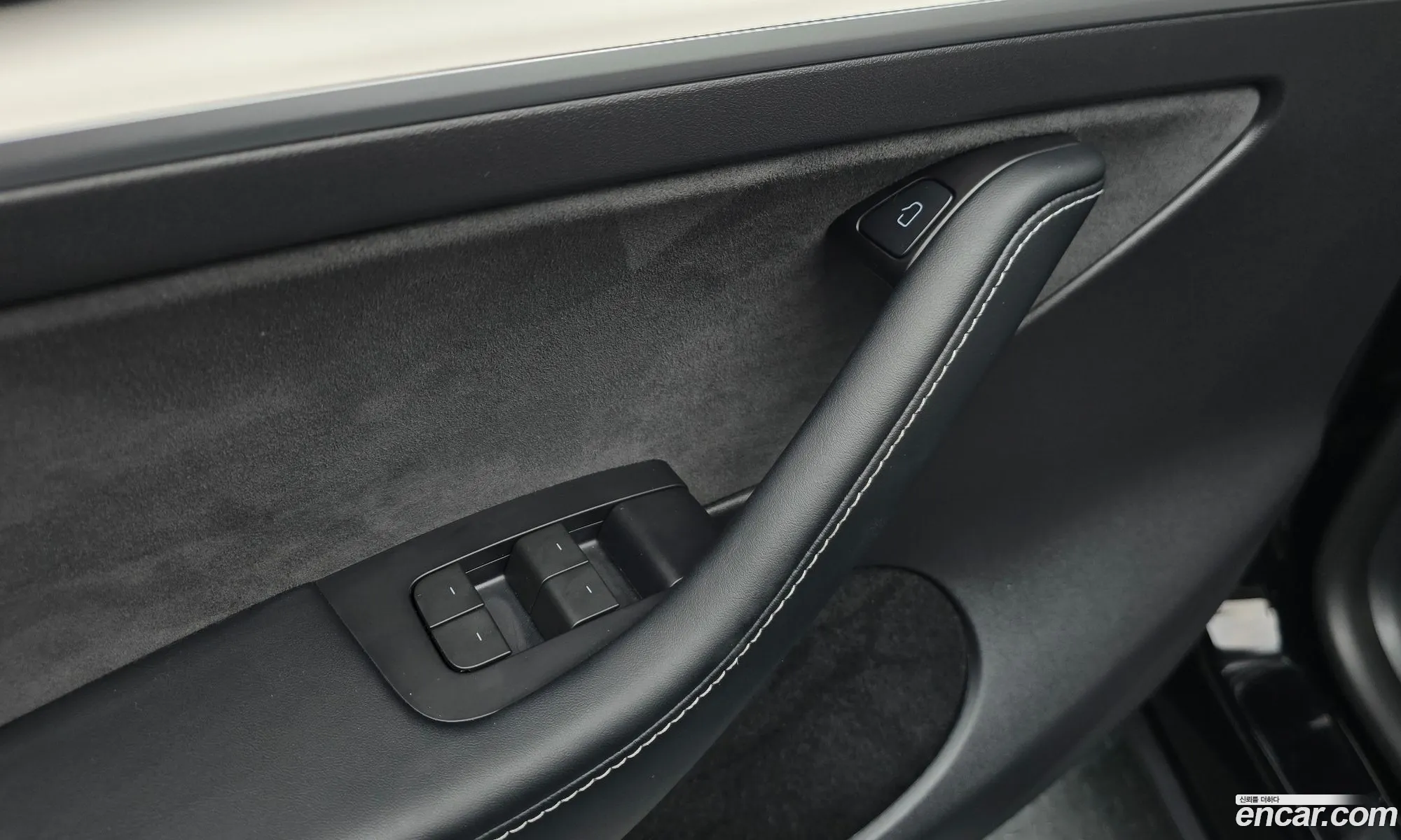 Tesla Model Y 2023 LRWYGCFS7RC176917 — 23
