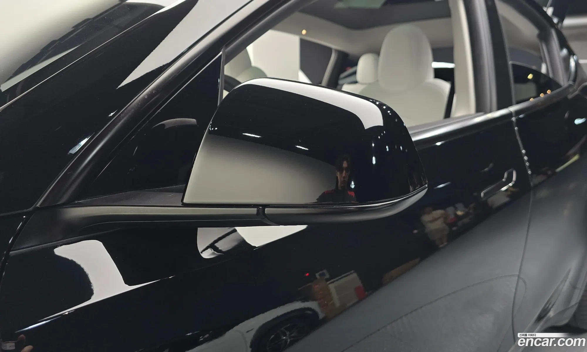 Tesla Model Y 2023 LRWYGCFS7RC176917 — 3