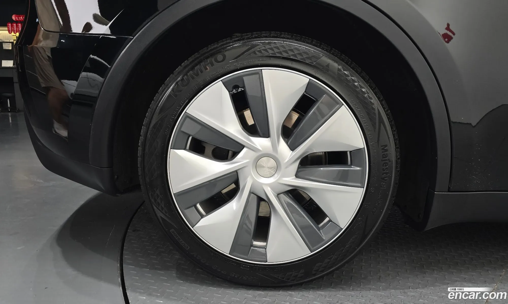 Tesla Model Y 2023 LRWYGCFS7RC176917 — 9