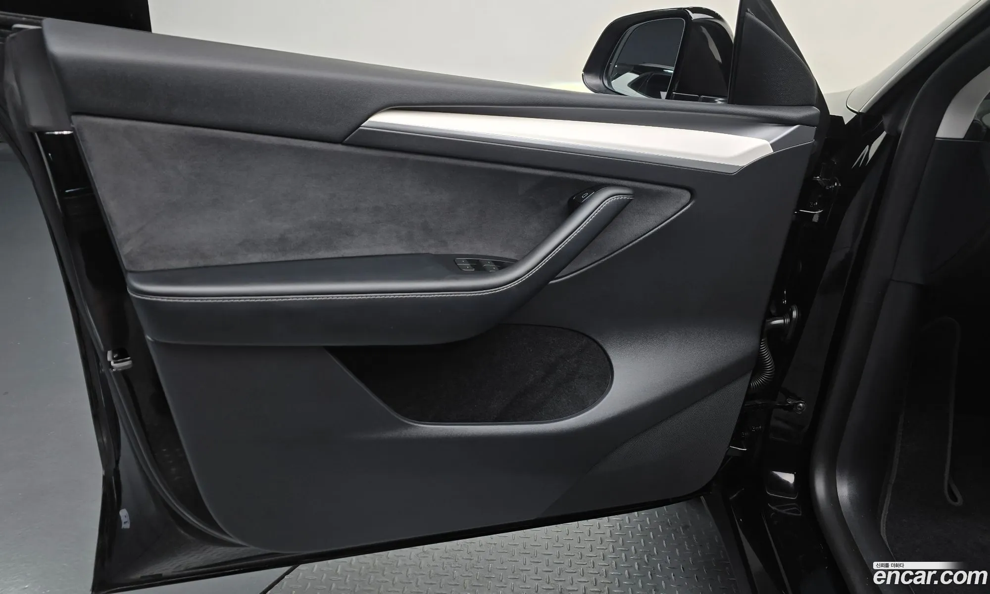 Tesla Model Y 2023 LRWYGCFS7RC176917 — 6