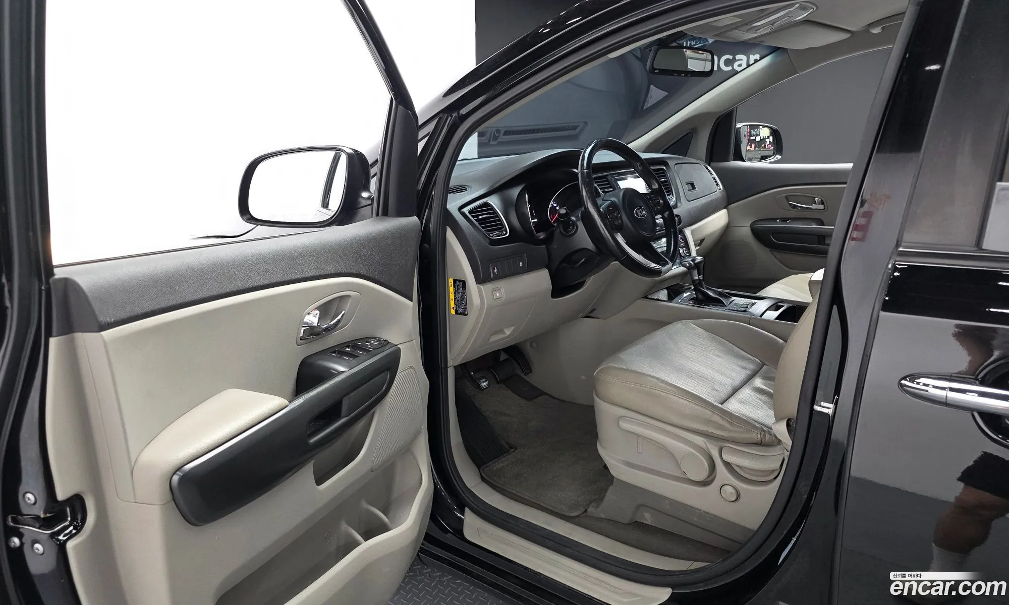 Kia Carnival 2018 KNAMB81ABJS423904 — 17