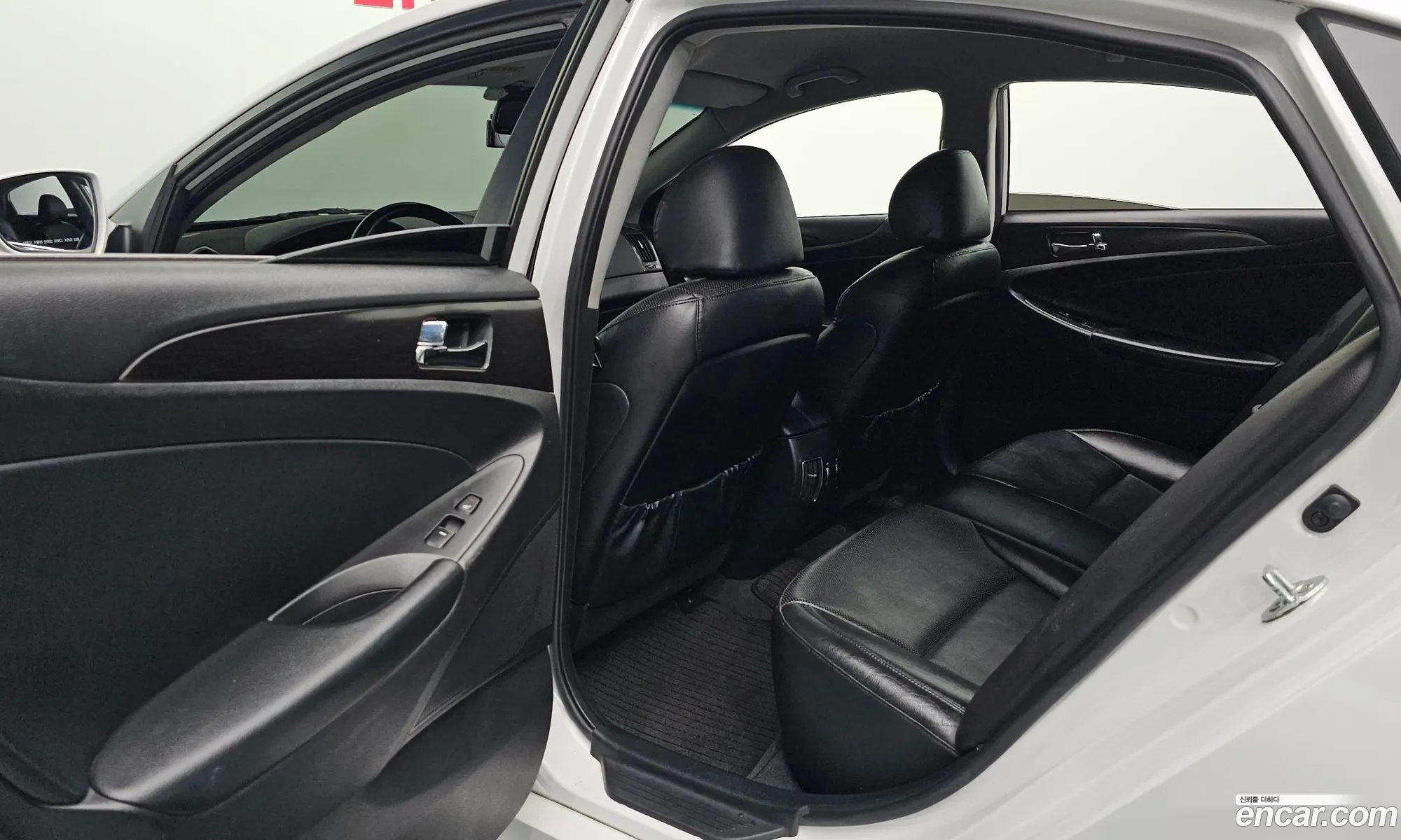 Hyundai YF Sonata 2011 — 2
