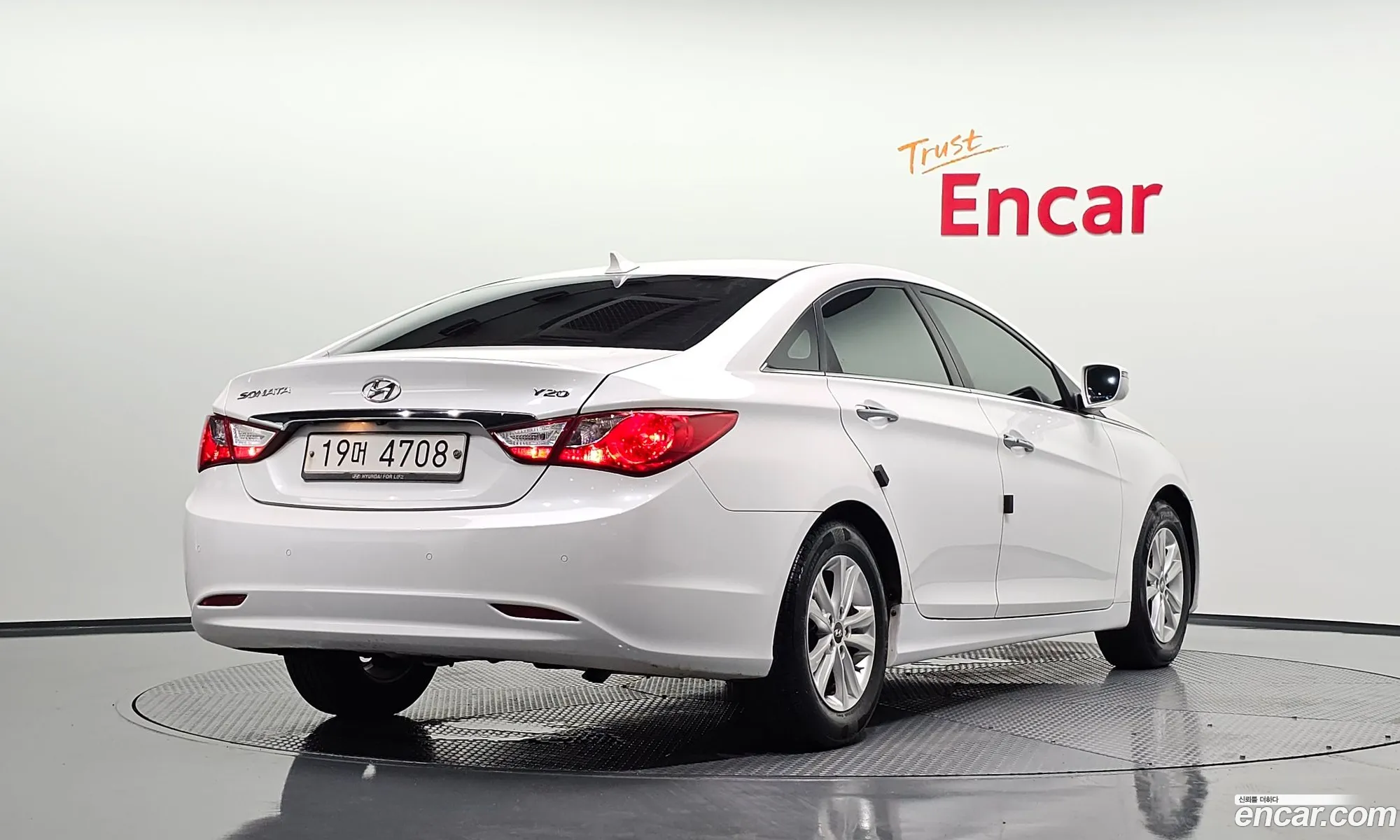 Hyundai YF Sonata 2011 — 12
