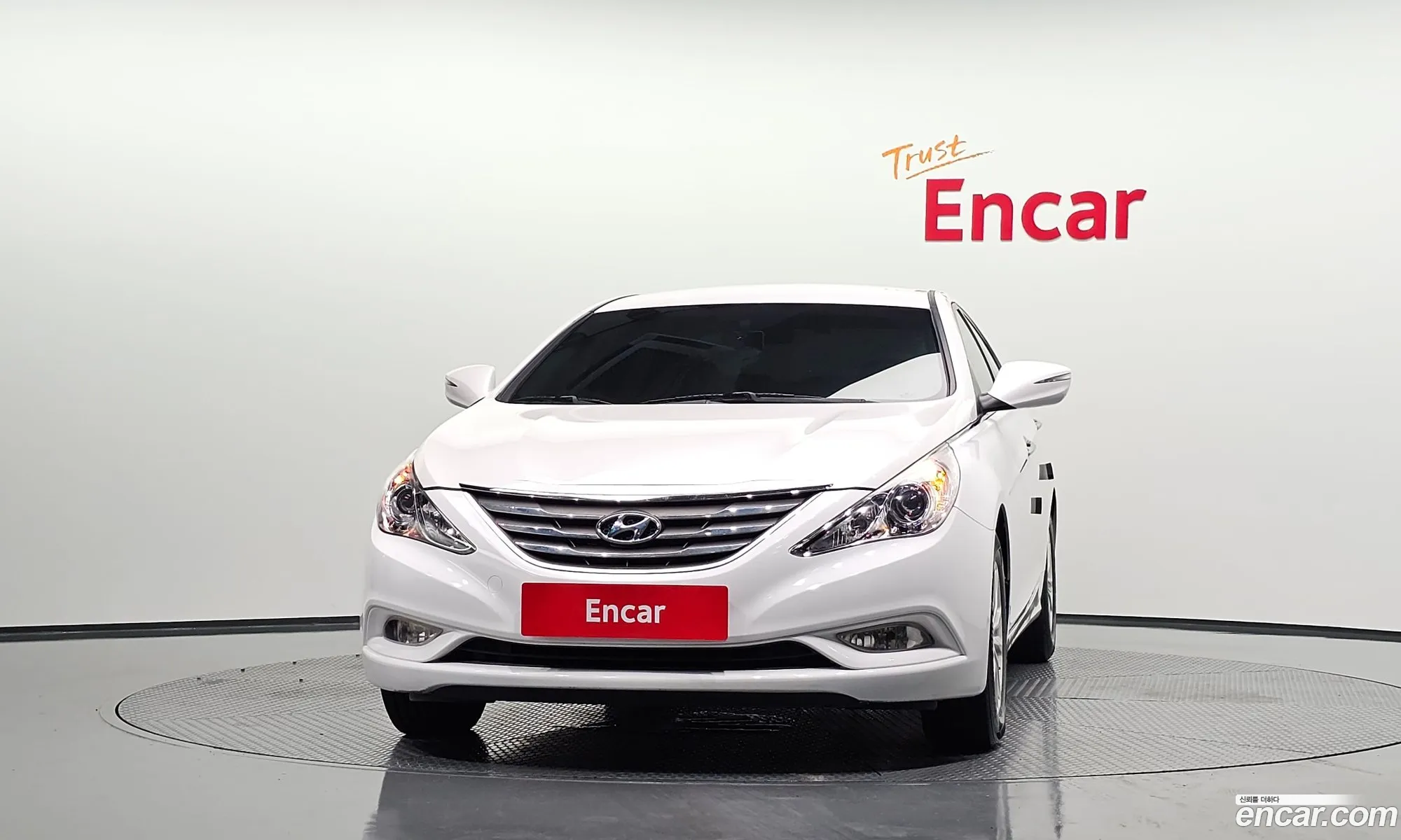 Hyundai YF Sonata 2011 — 19