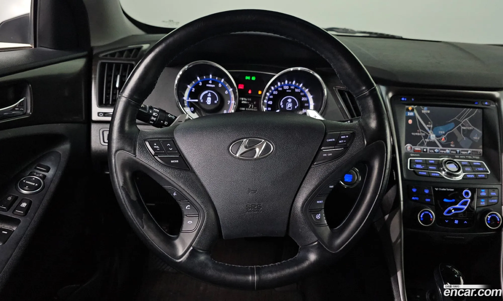 Hyundai YF Sonata 2011 — 11