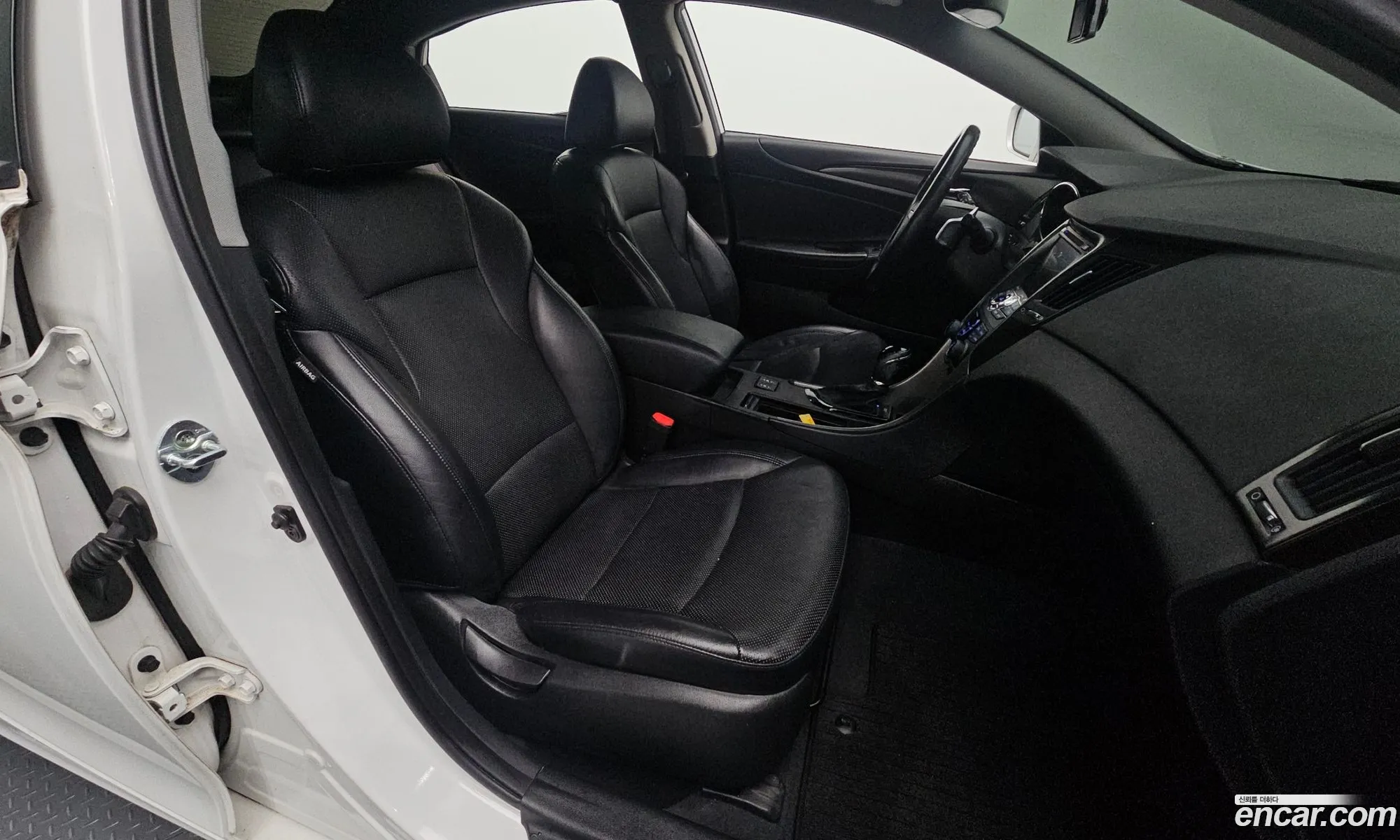 Hyundai YF Sonata 2011 — 10