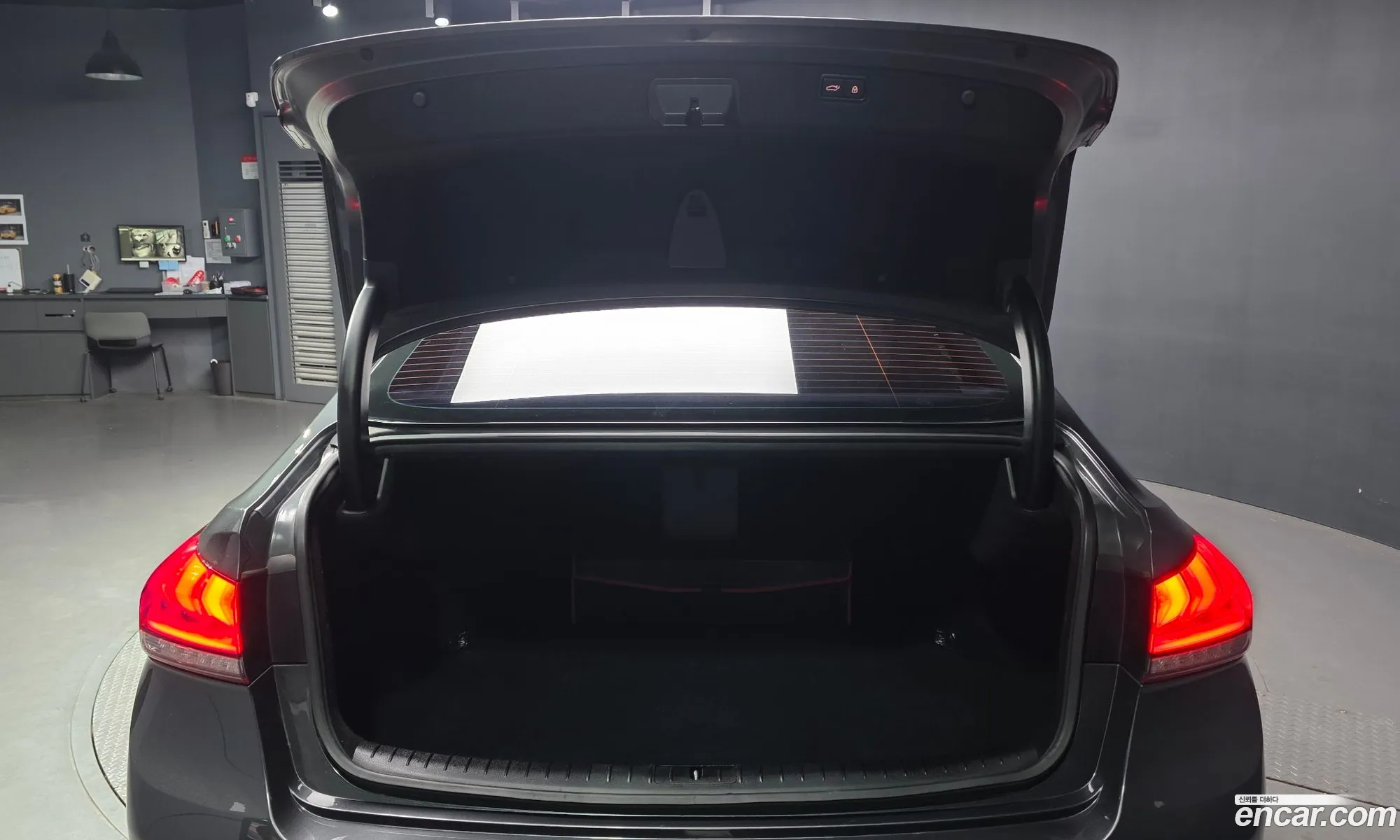 Genesis G80 2019 KMHGN41DDLU340123 — 10