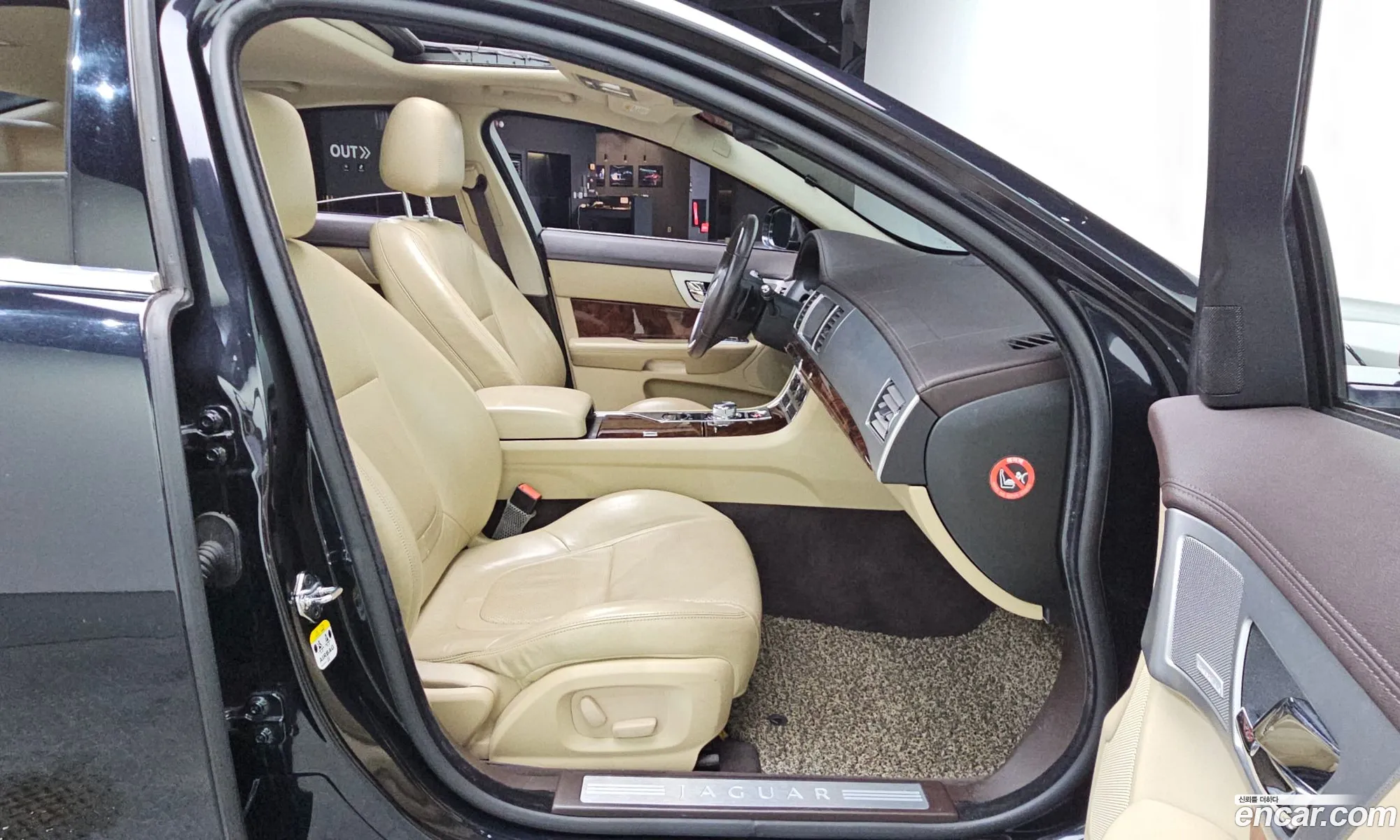 Jaguar XF 2012 — 13