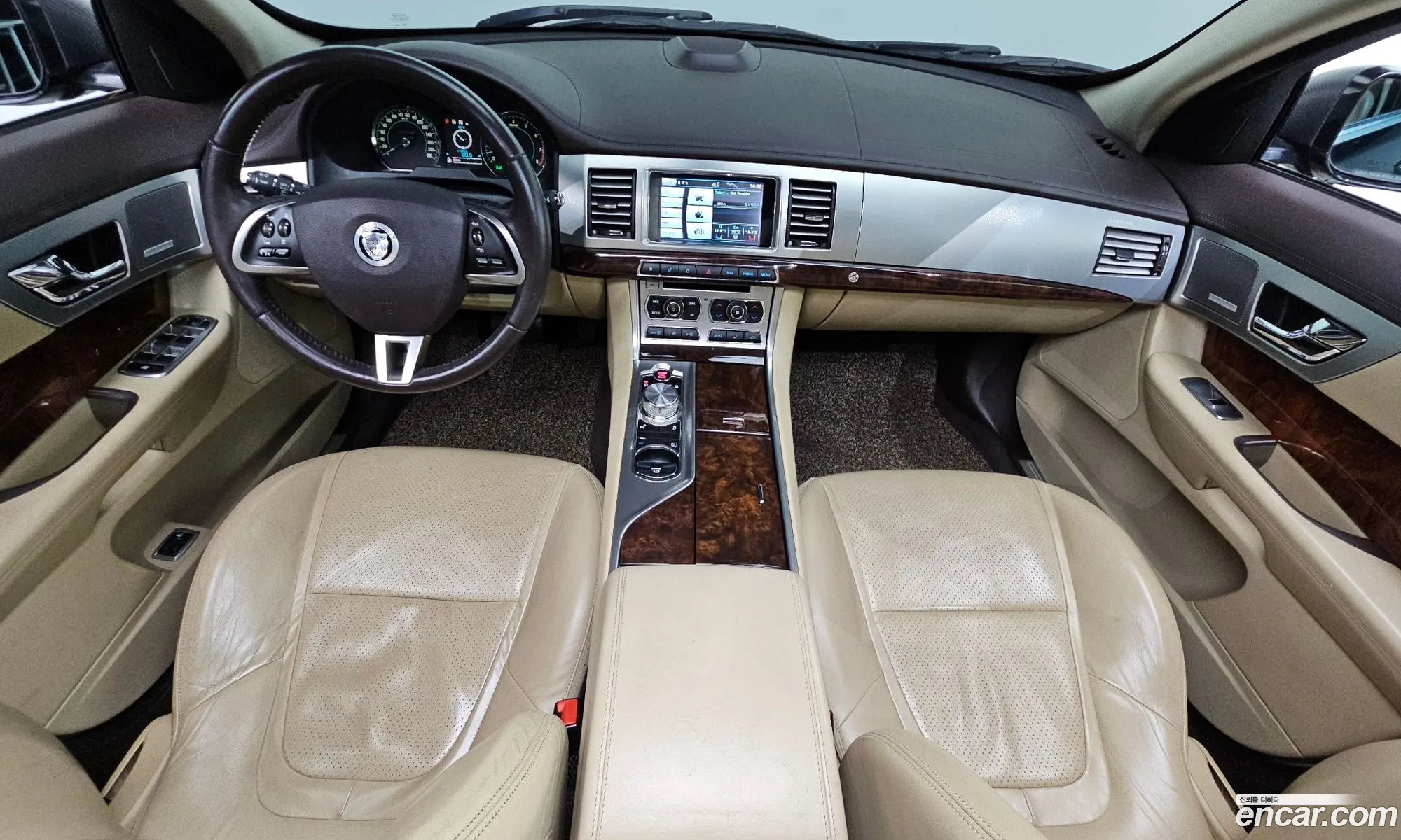 Jaguar XF 2012 — 9