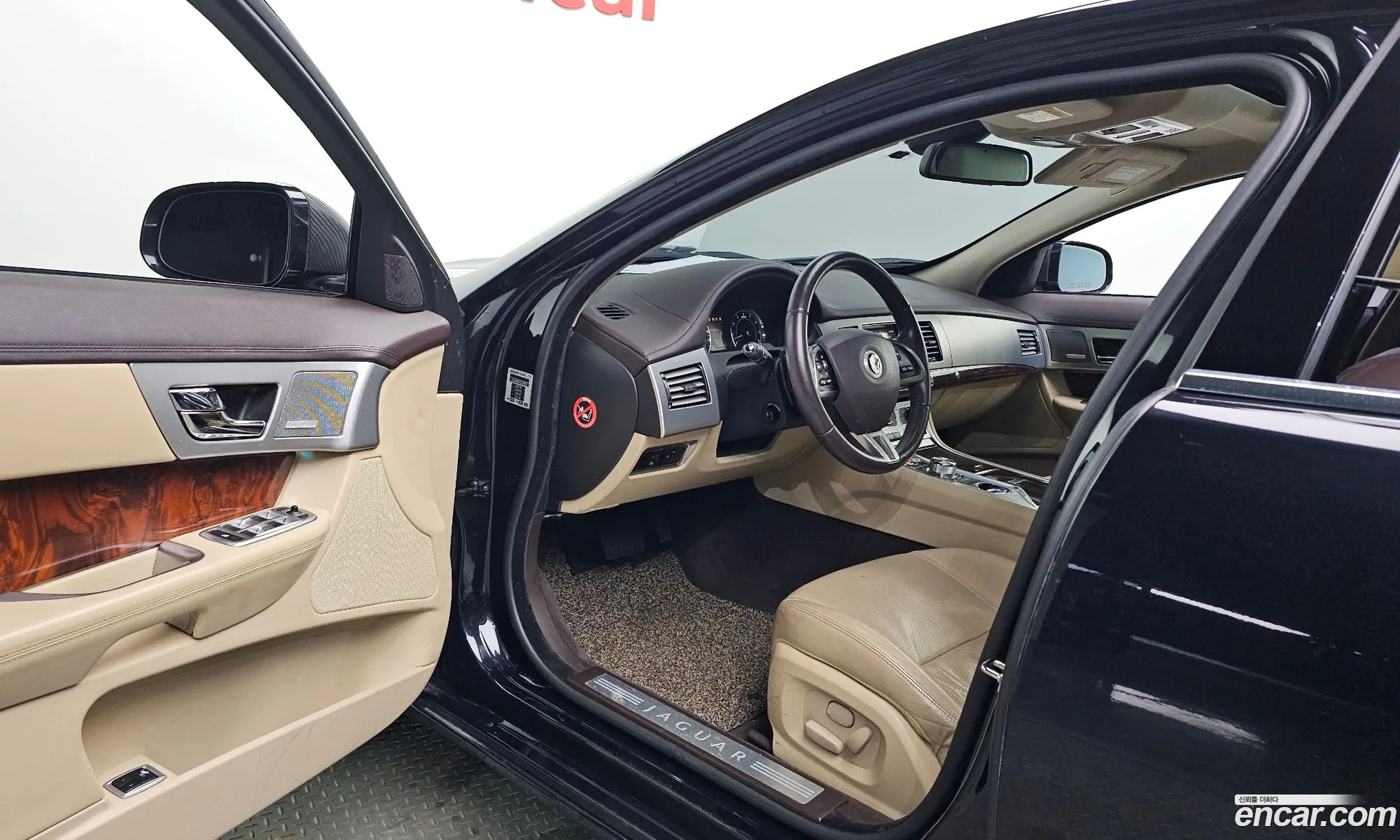 Jaguar XF 2012 — 16