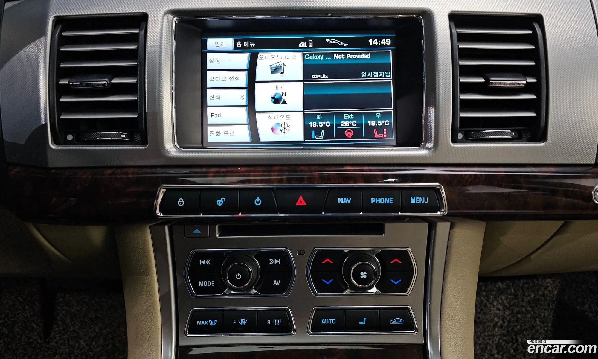 Jaguar XF 2012 — 19