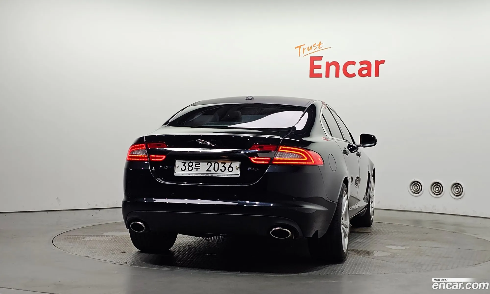Jaguar XF 2012 — 10