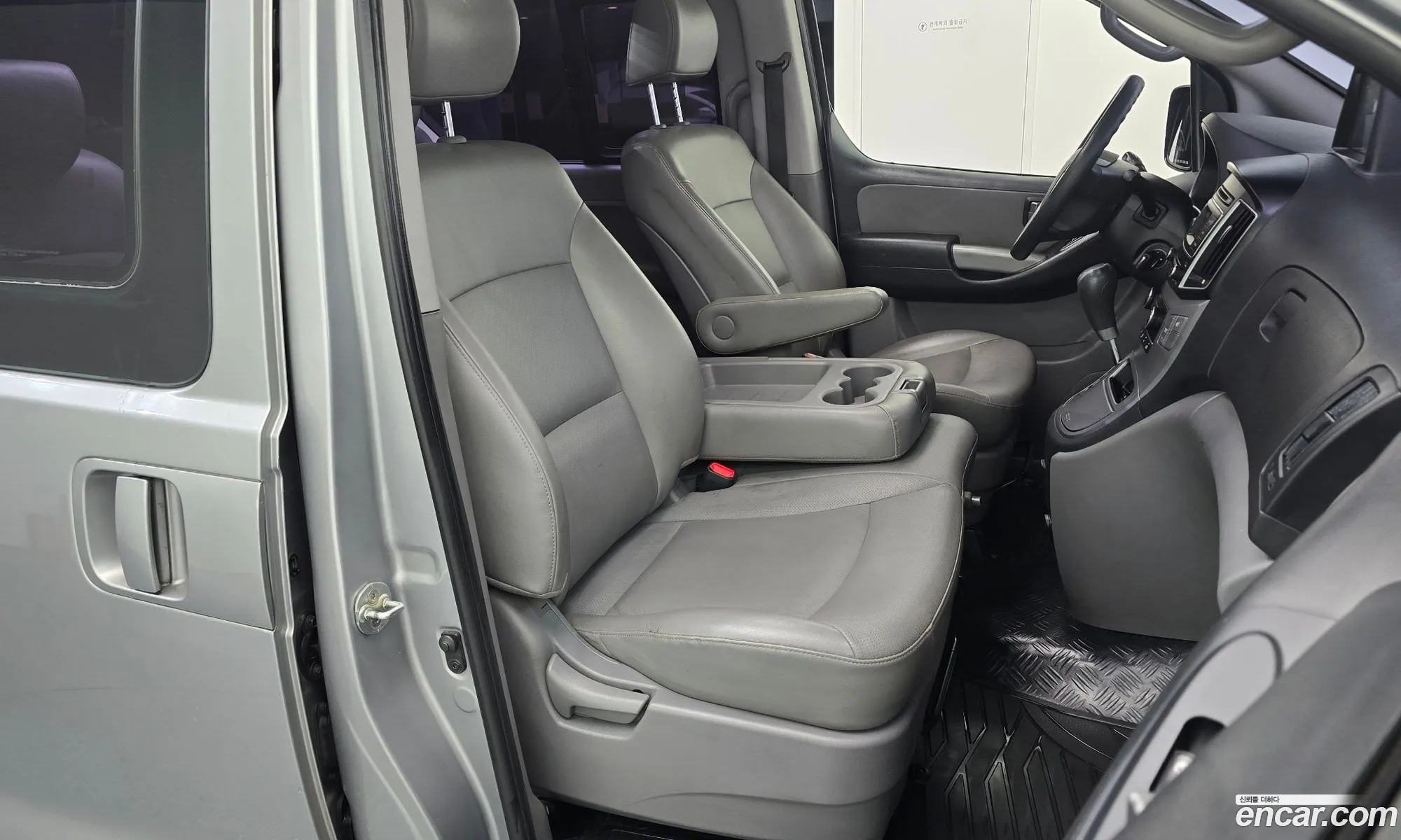 Hyundai Grand Starex 2016 — 20