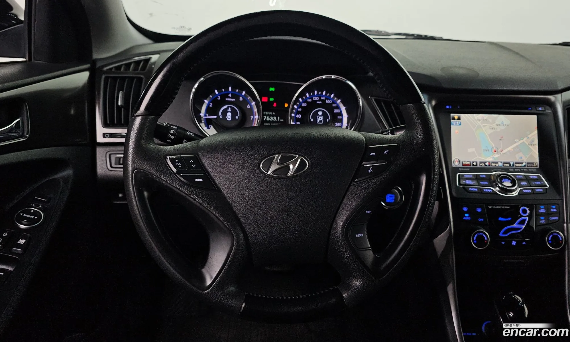 Hyundai YF Sonata 2012 KMHEC41ABCA427503 — 27