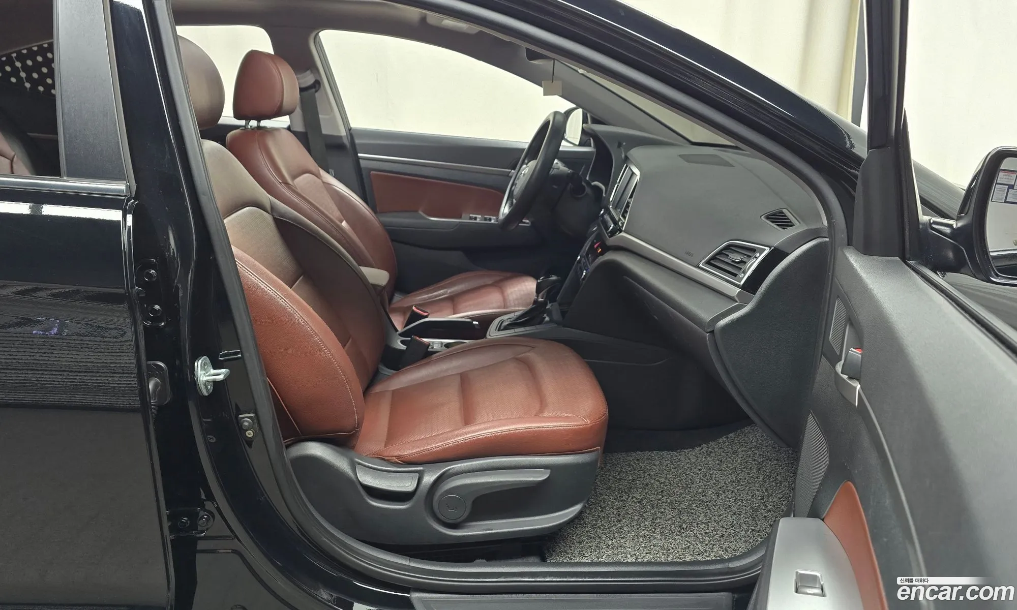 Hyundai Elantra AD 2015 — 26