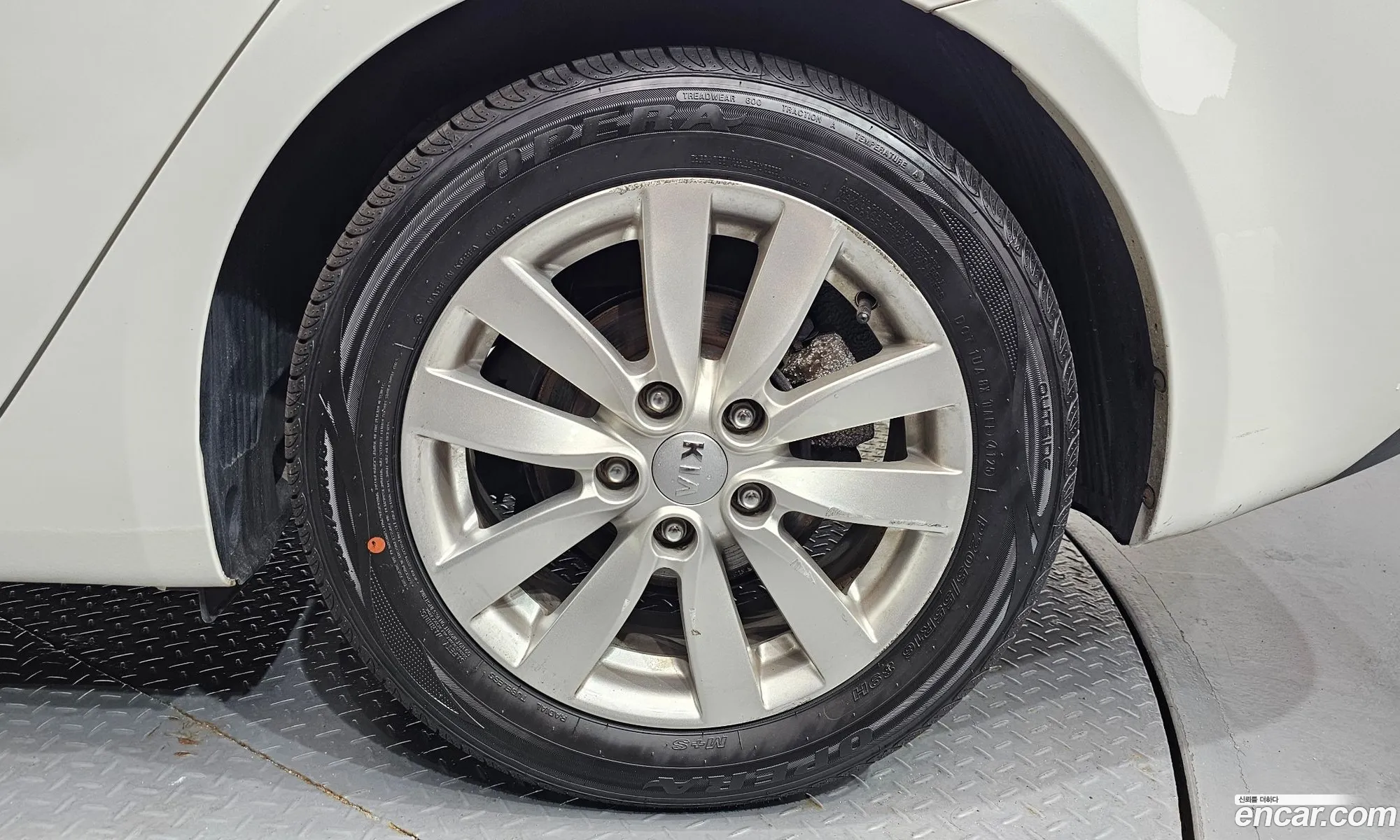 Kia K3 2012 — 30